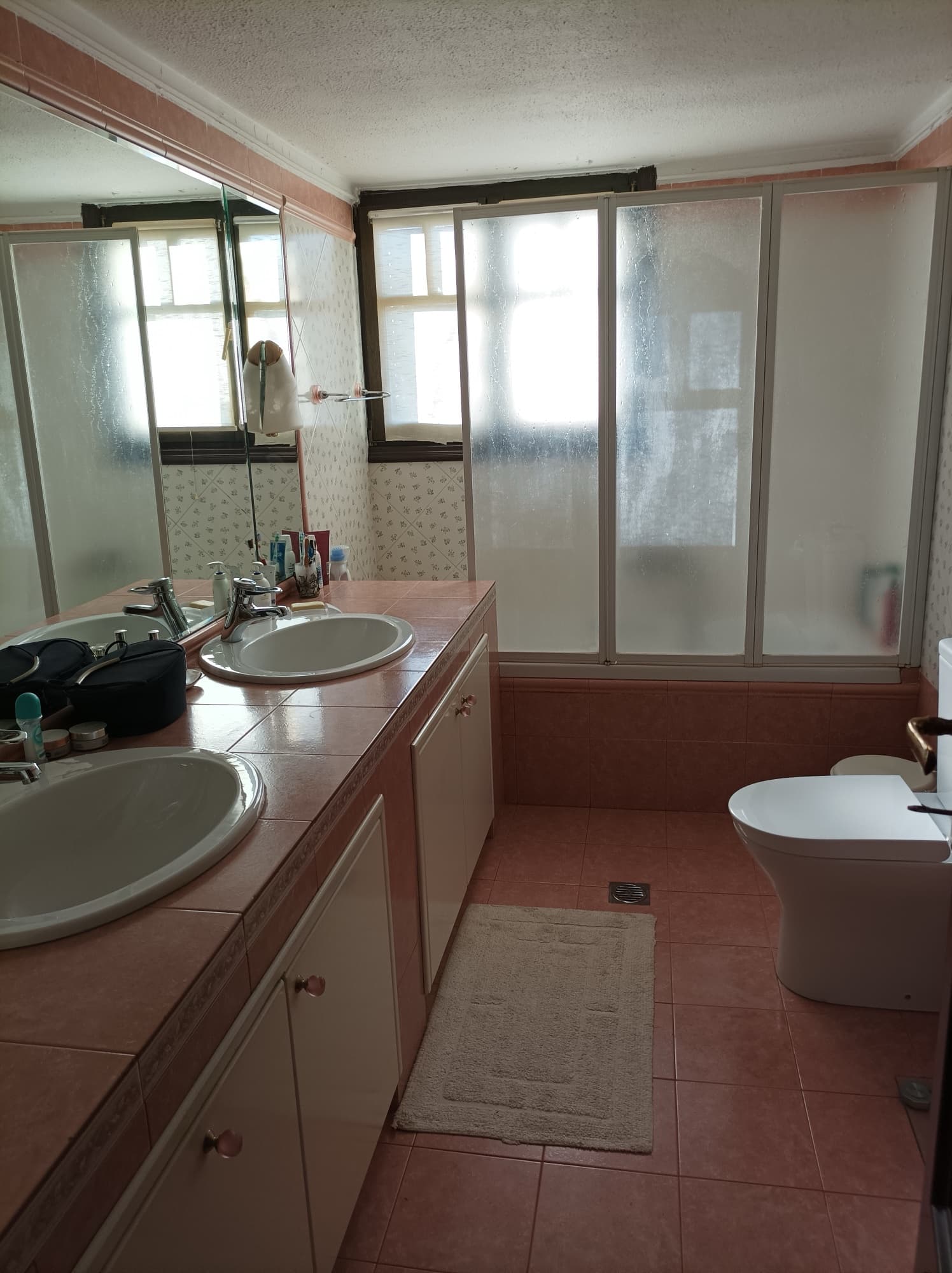 570 m² Eight-Bedroom Detached House for Sale in Asvestochori