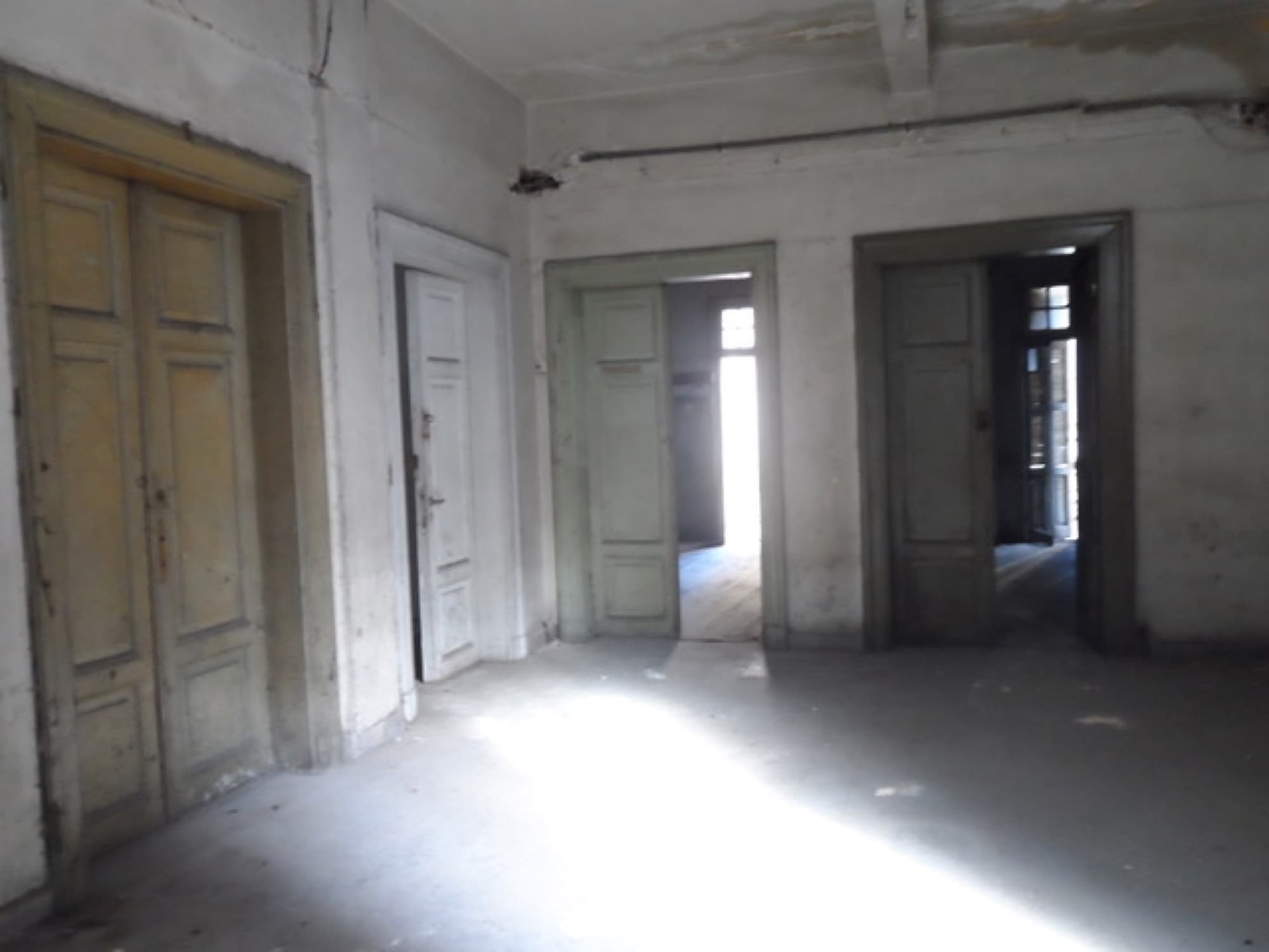 1,410 m² Listed Neoclassical Building for Sale in Central Thessaloniki - 4