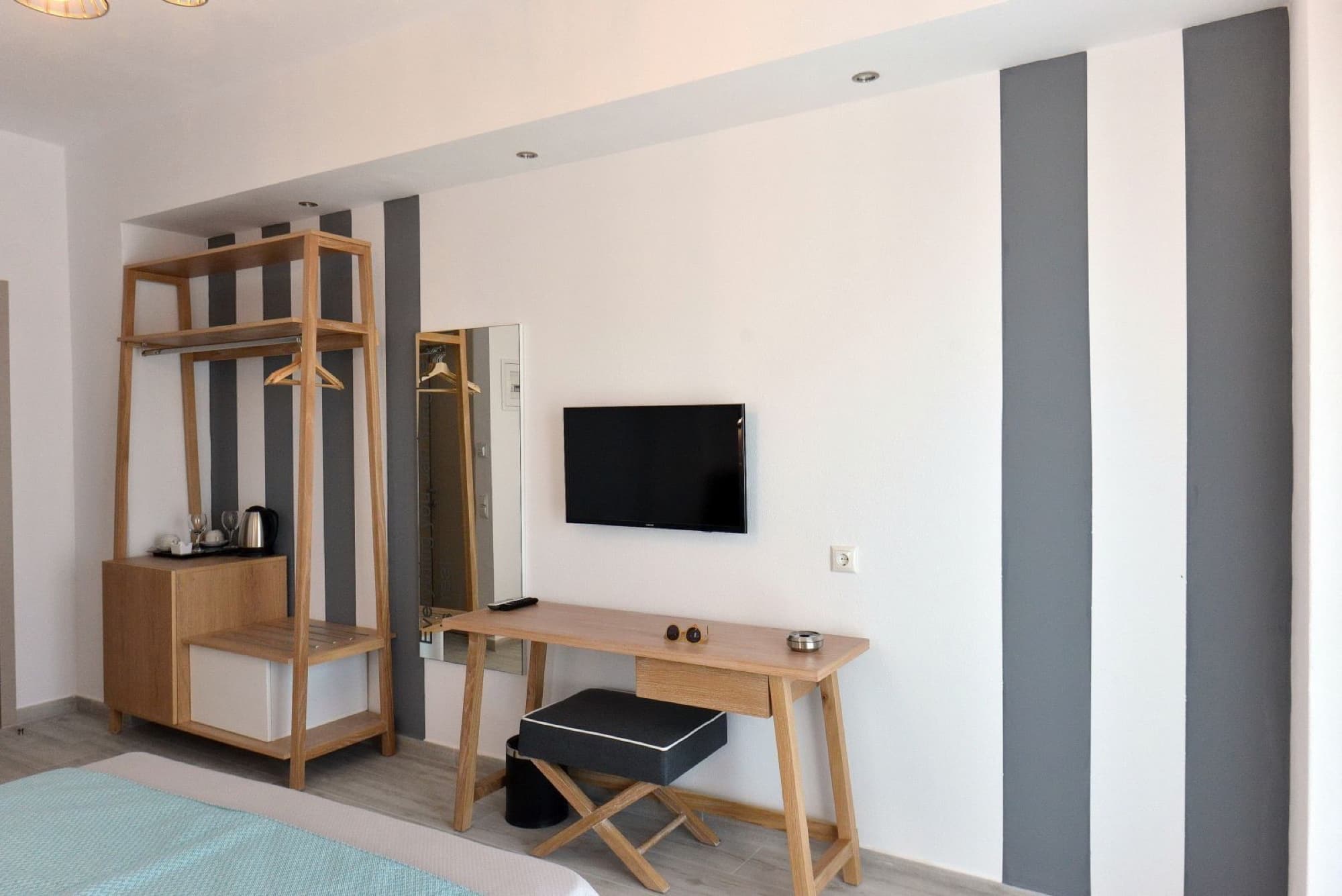 13-Room Sea-View Hotel for Sale in Neos Marmaras, Sithonia - 2
