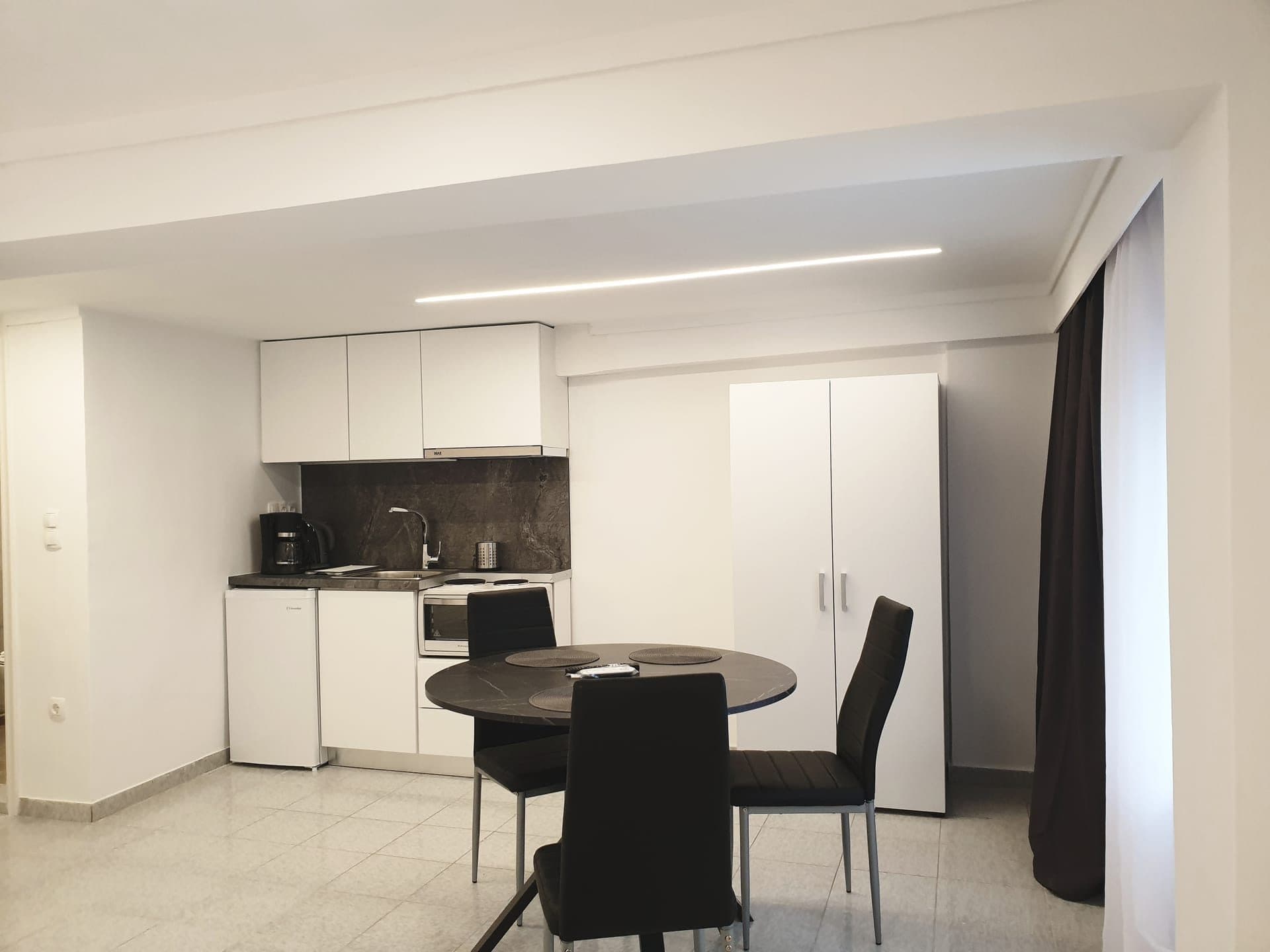 Standard Semi-Basement Studio - 5