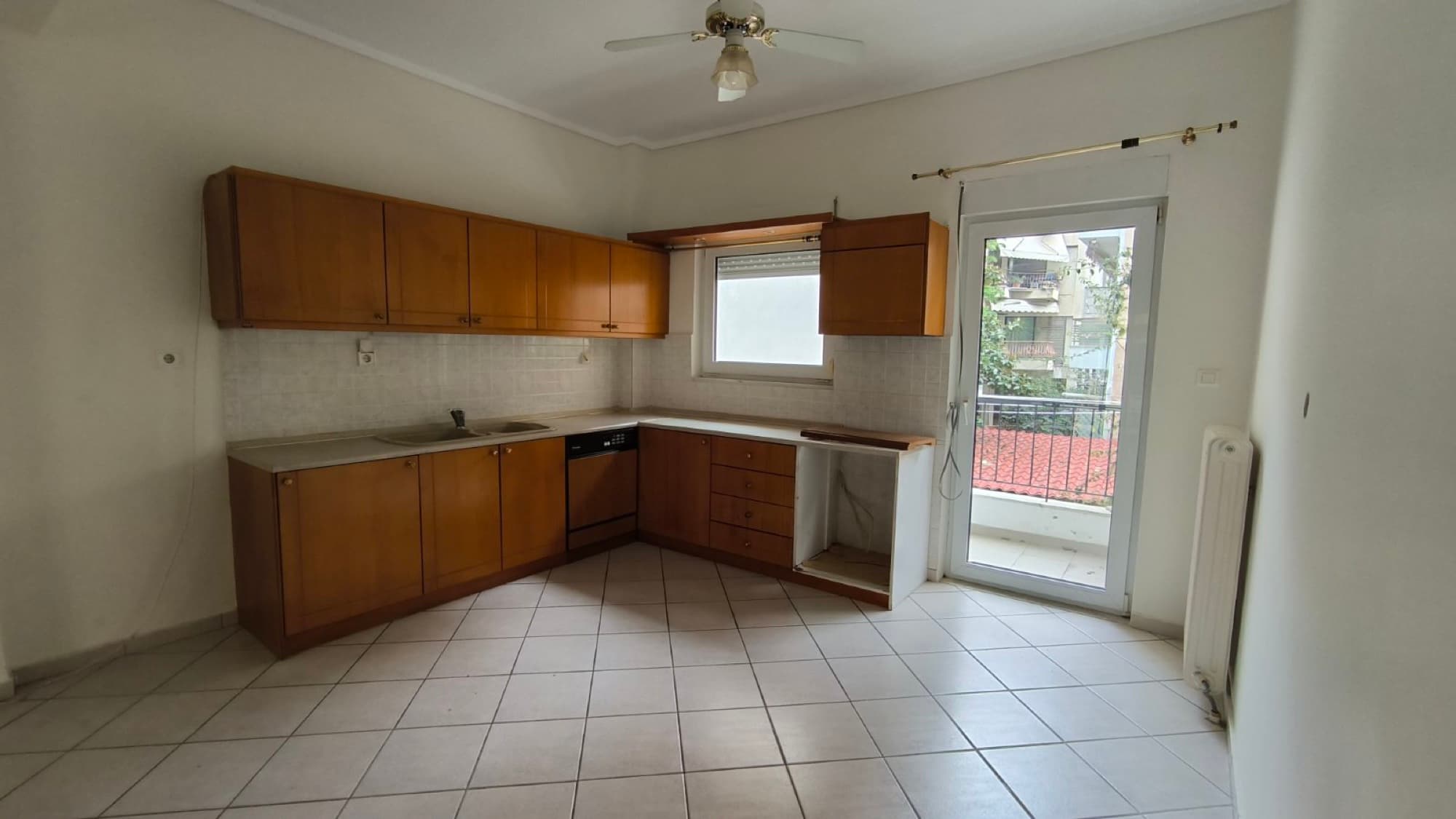 104 m² Three-Bedroom Apartment for Sale in Kalamaria, Thessaloniki - 5
