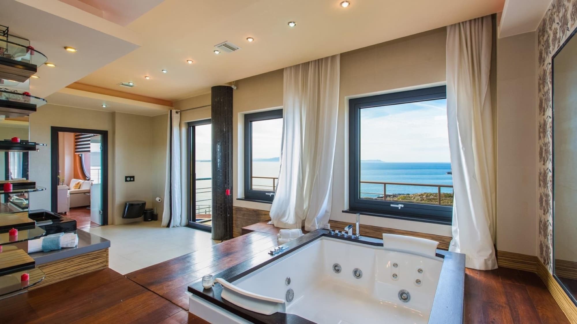 640 m² Three-Bedroom Sea-View Villa for Sale in Chania, Crete - 2