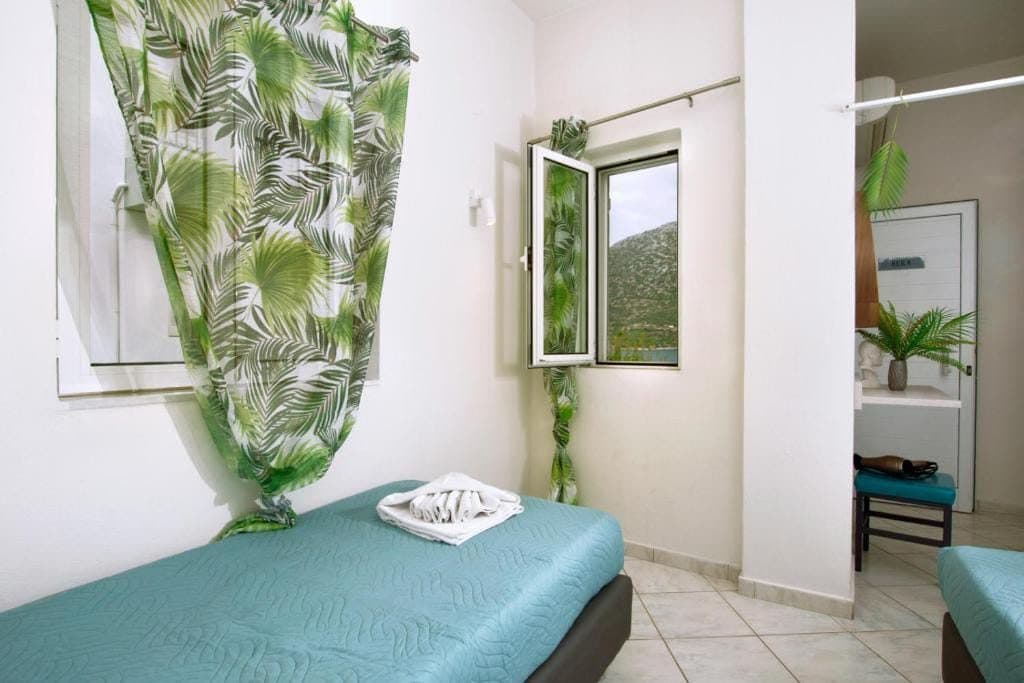 Standard Quadruple Room with Sea View - 3
