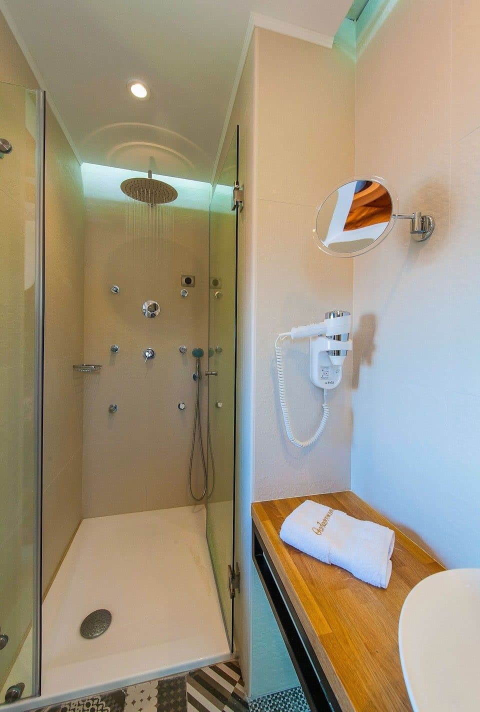 Deluxe Sea View Suite - 4