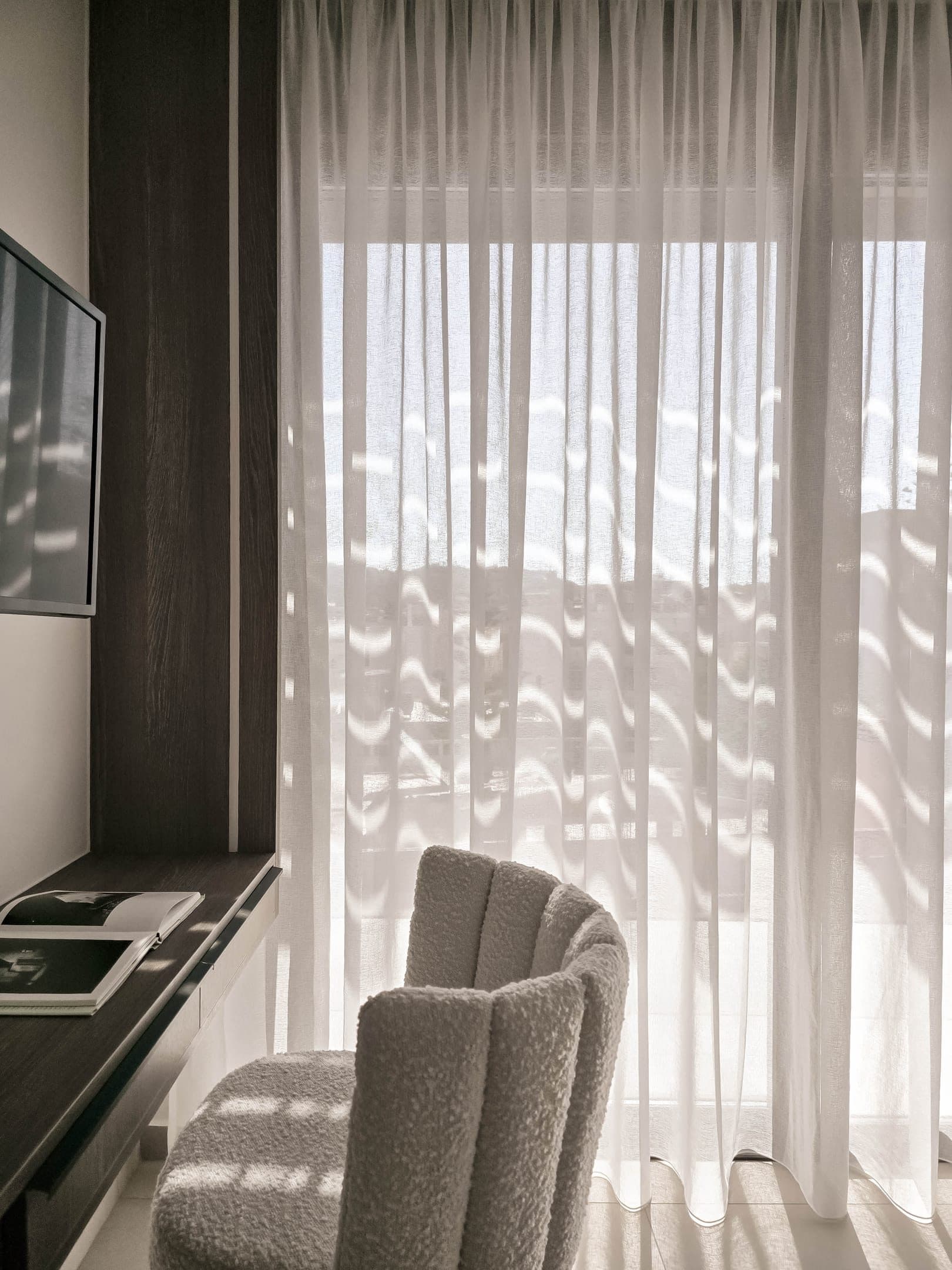 Superior Suite with City & Mountain View - 3