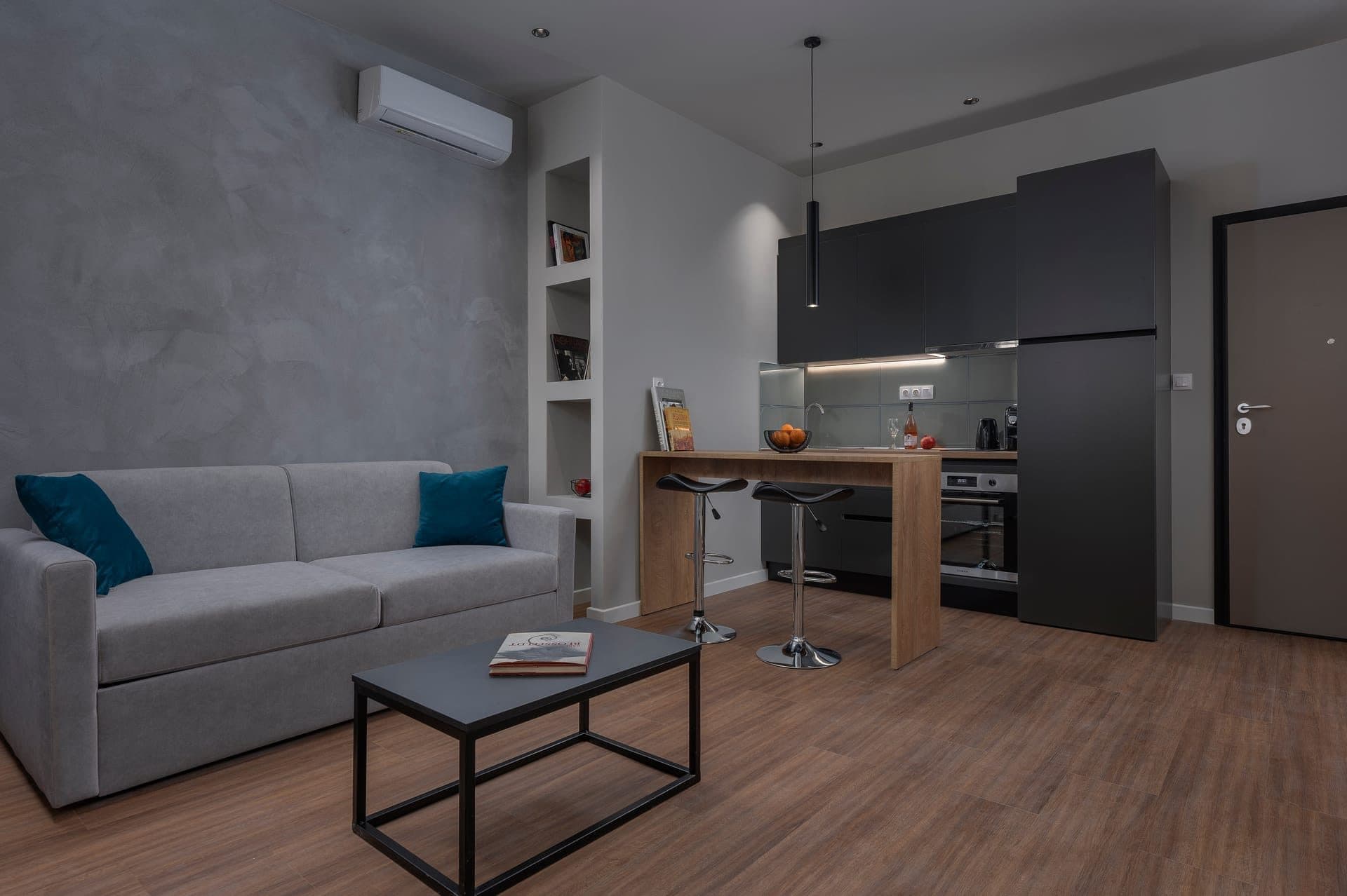 Hebrard Suite - 3