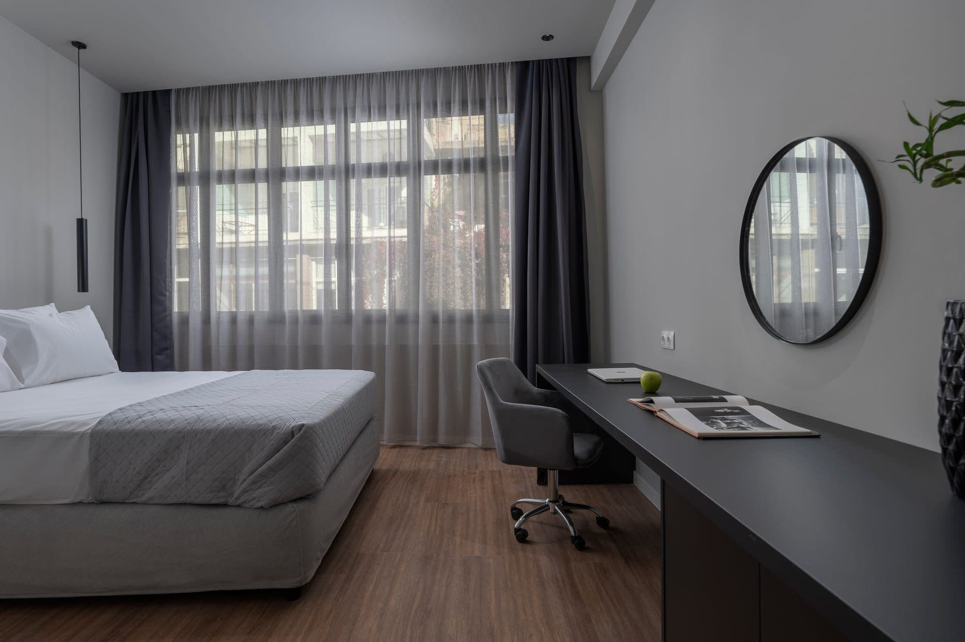 Hebrard Suite - 2