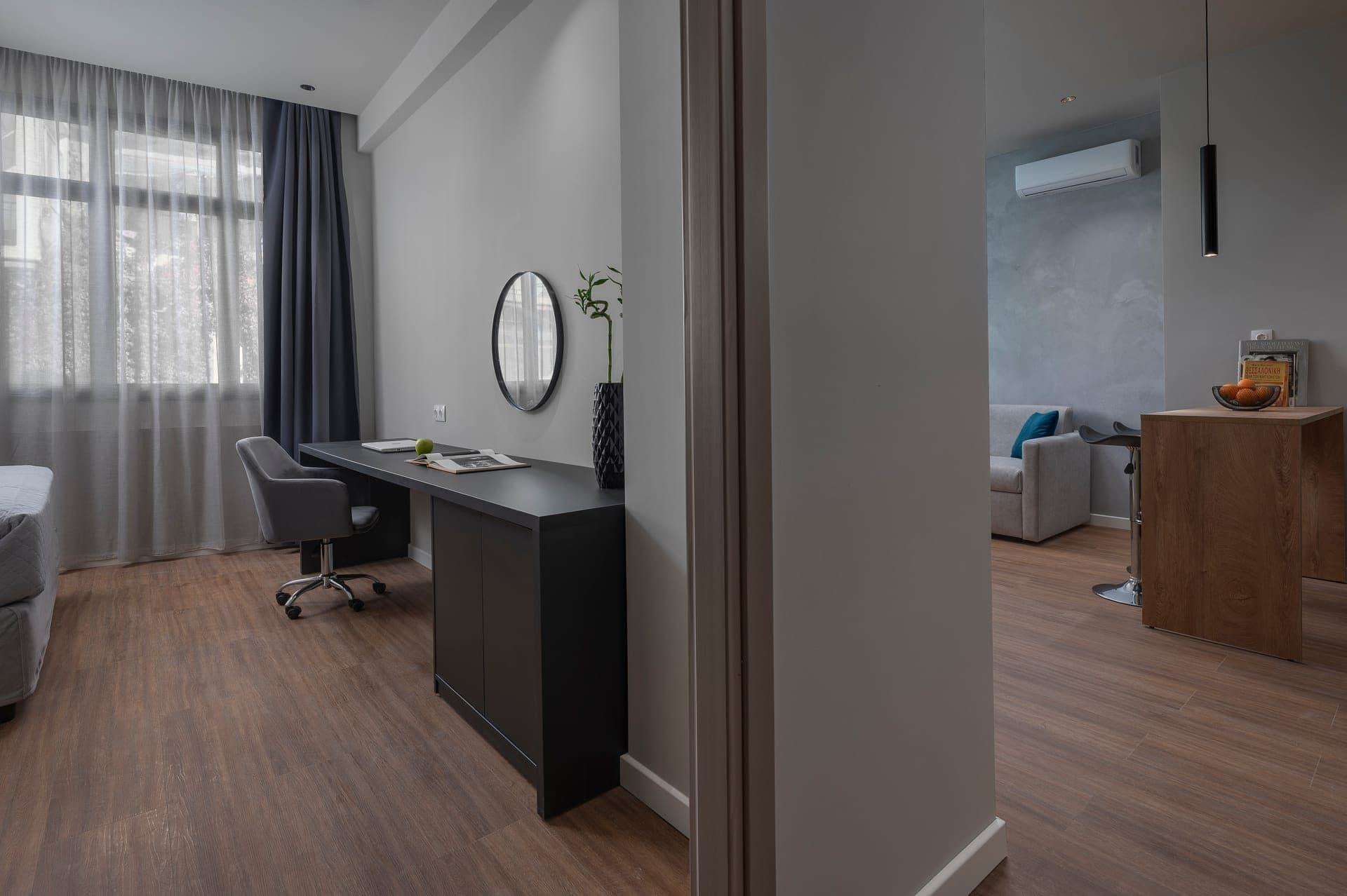 Hebrard Suite - 5