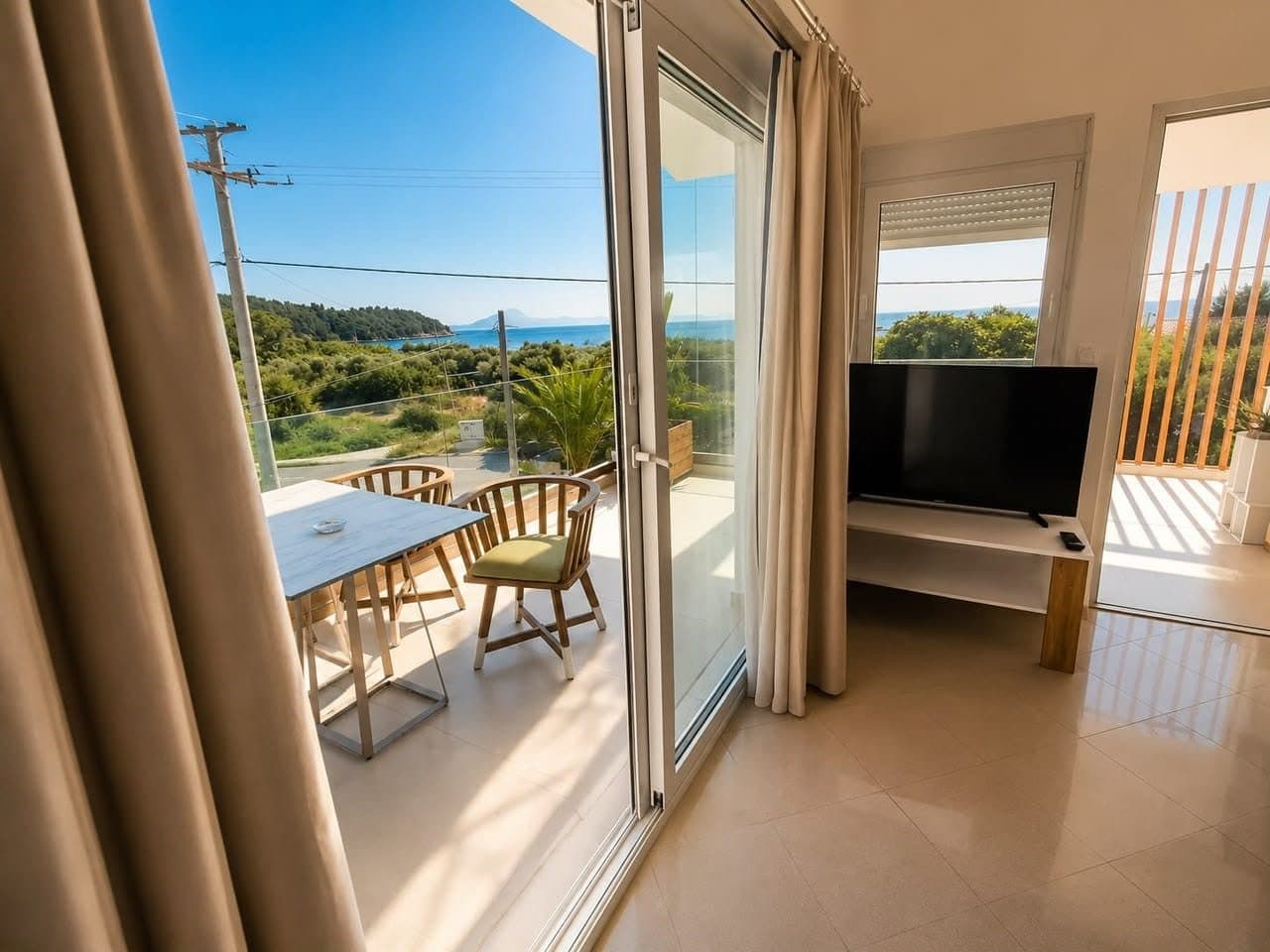 SEAVIEW APARTMENT, Potos – photo 2 of 18