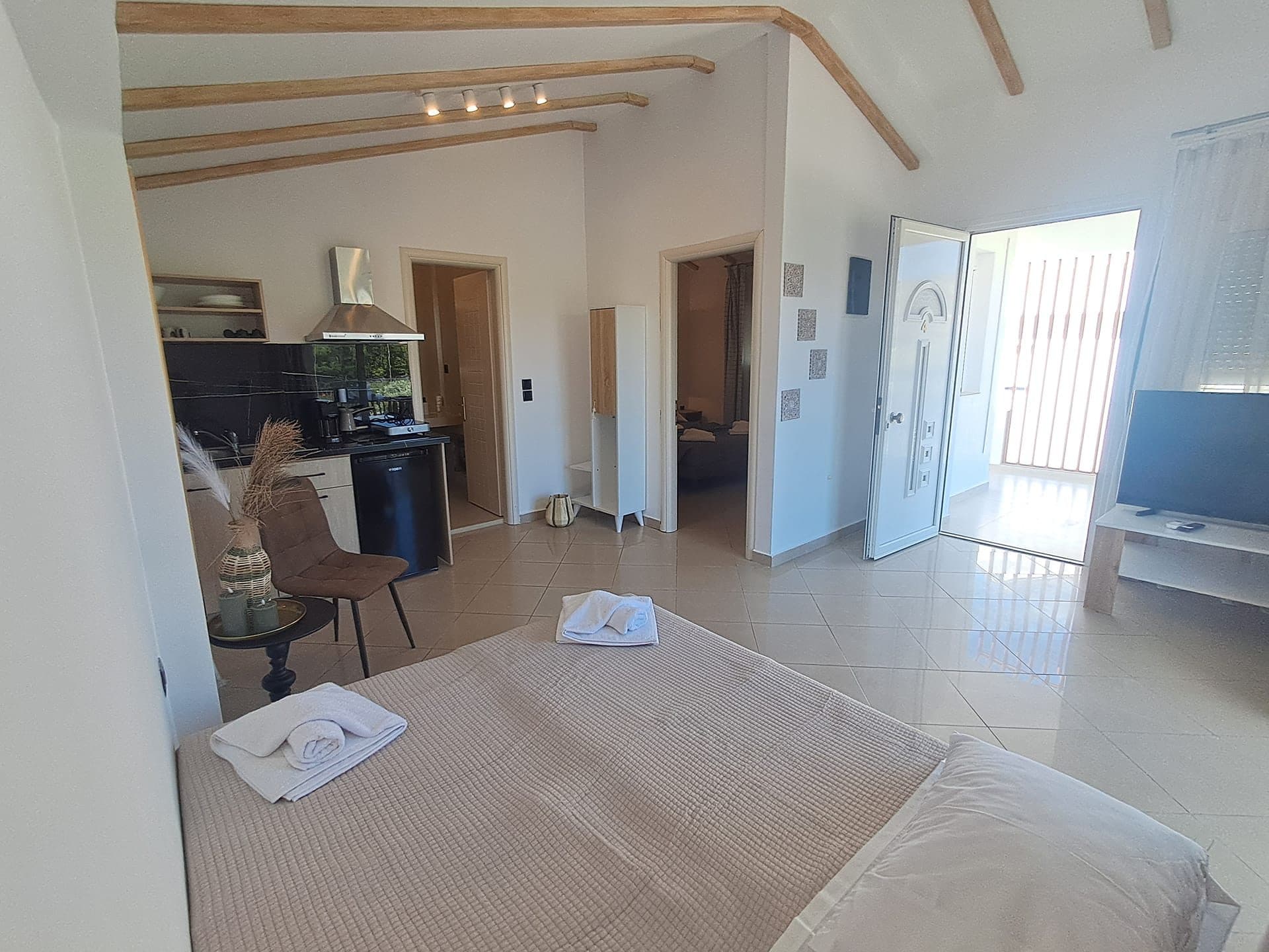 SEAVIEW APARTMENT, Potos – photo 3 of 18
