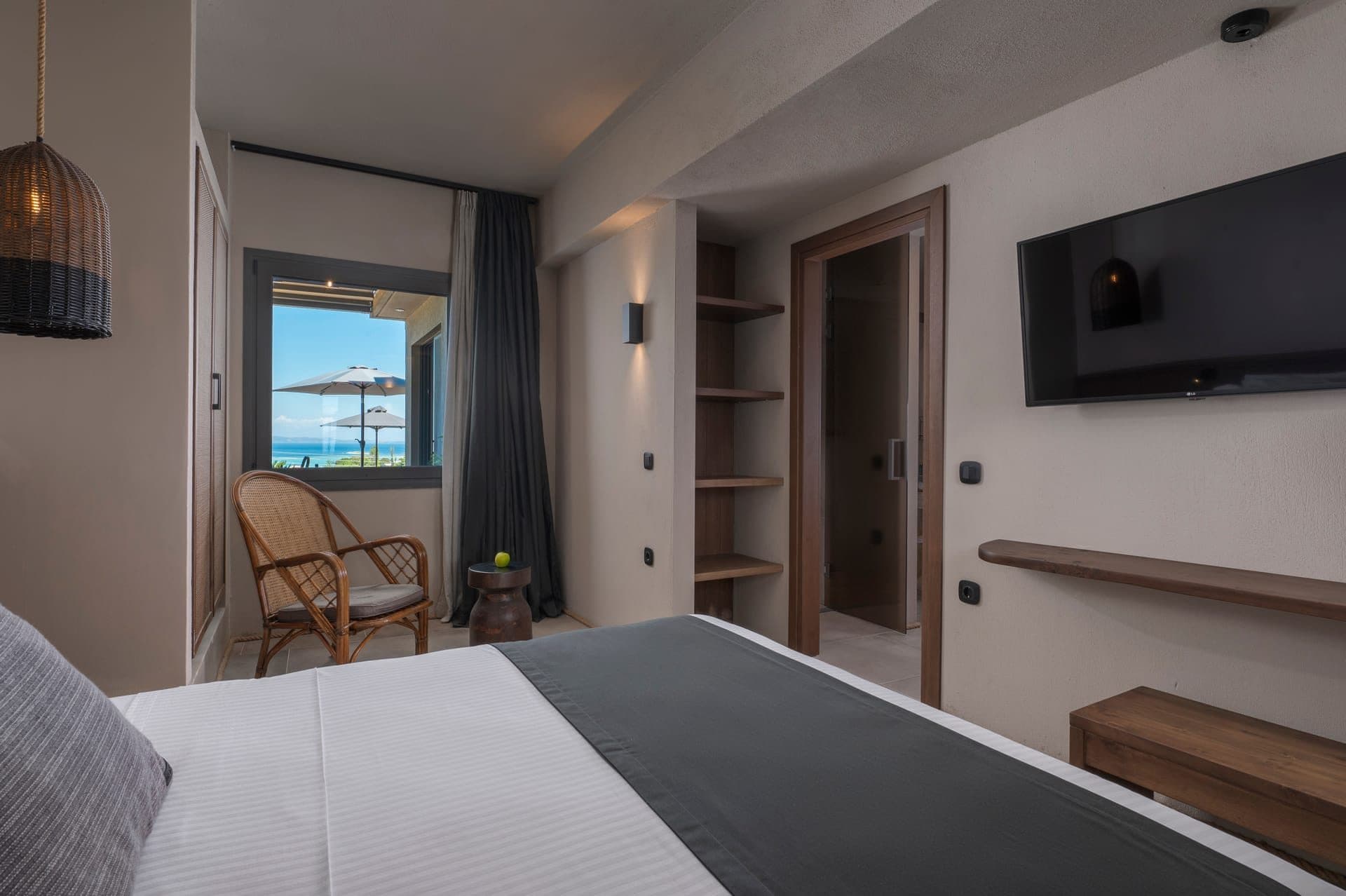 Deluxe Suite - 4