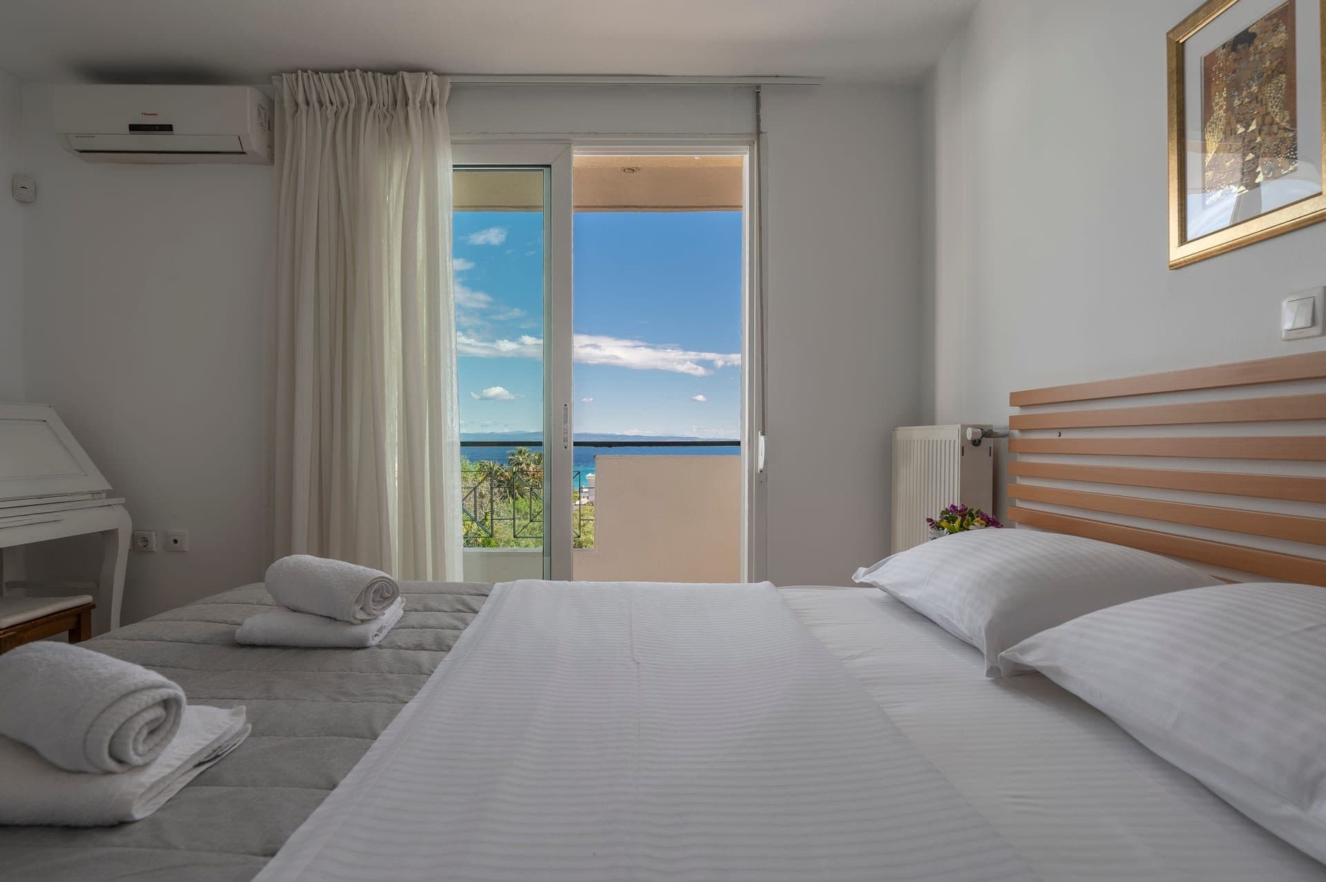 Fenia Villa | Polichrono