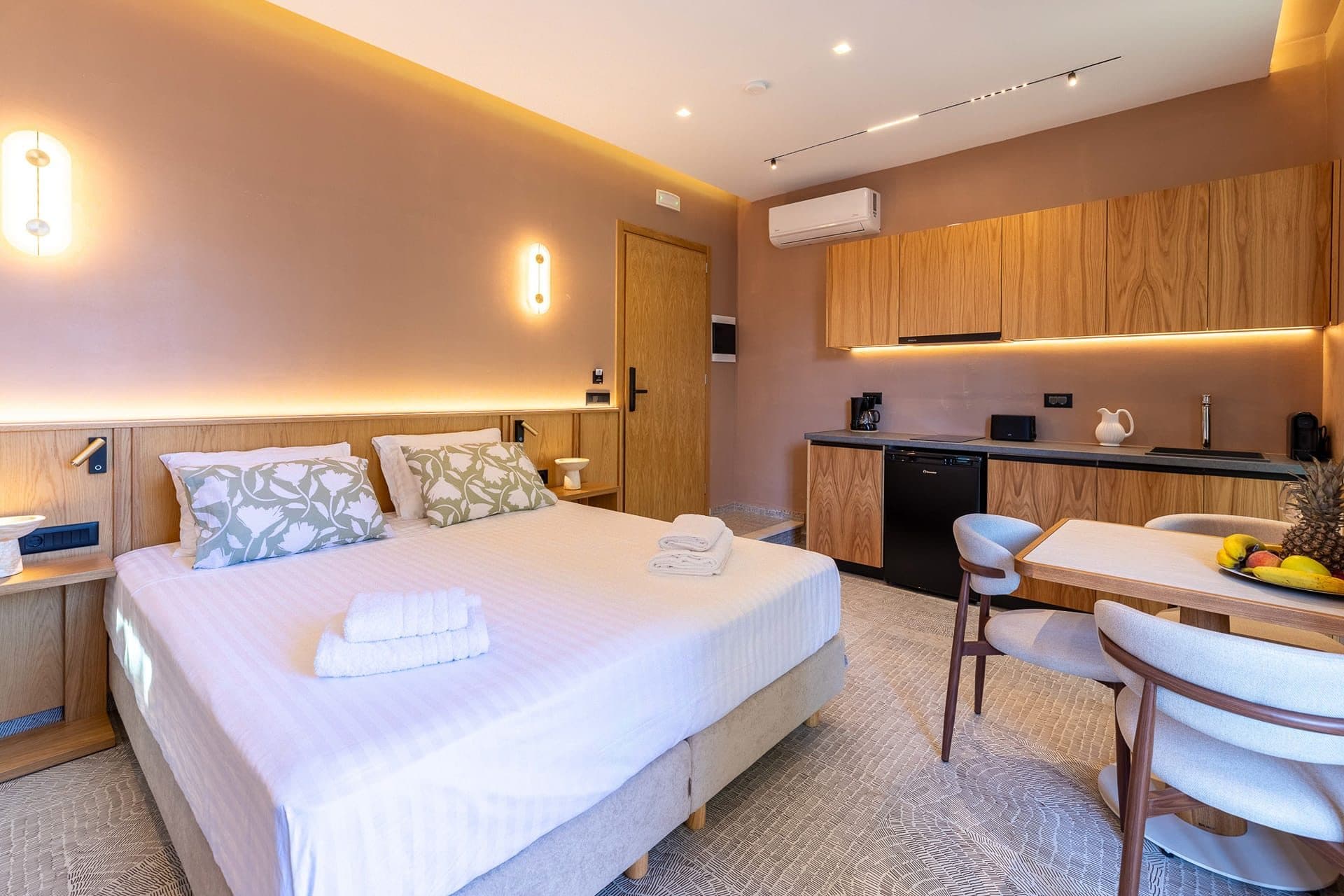 Executive Suite - 2