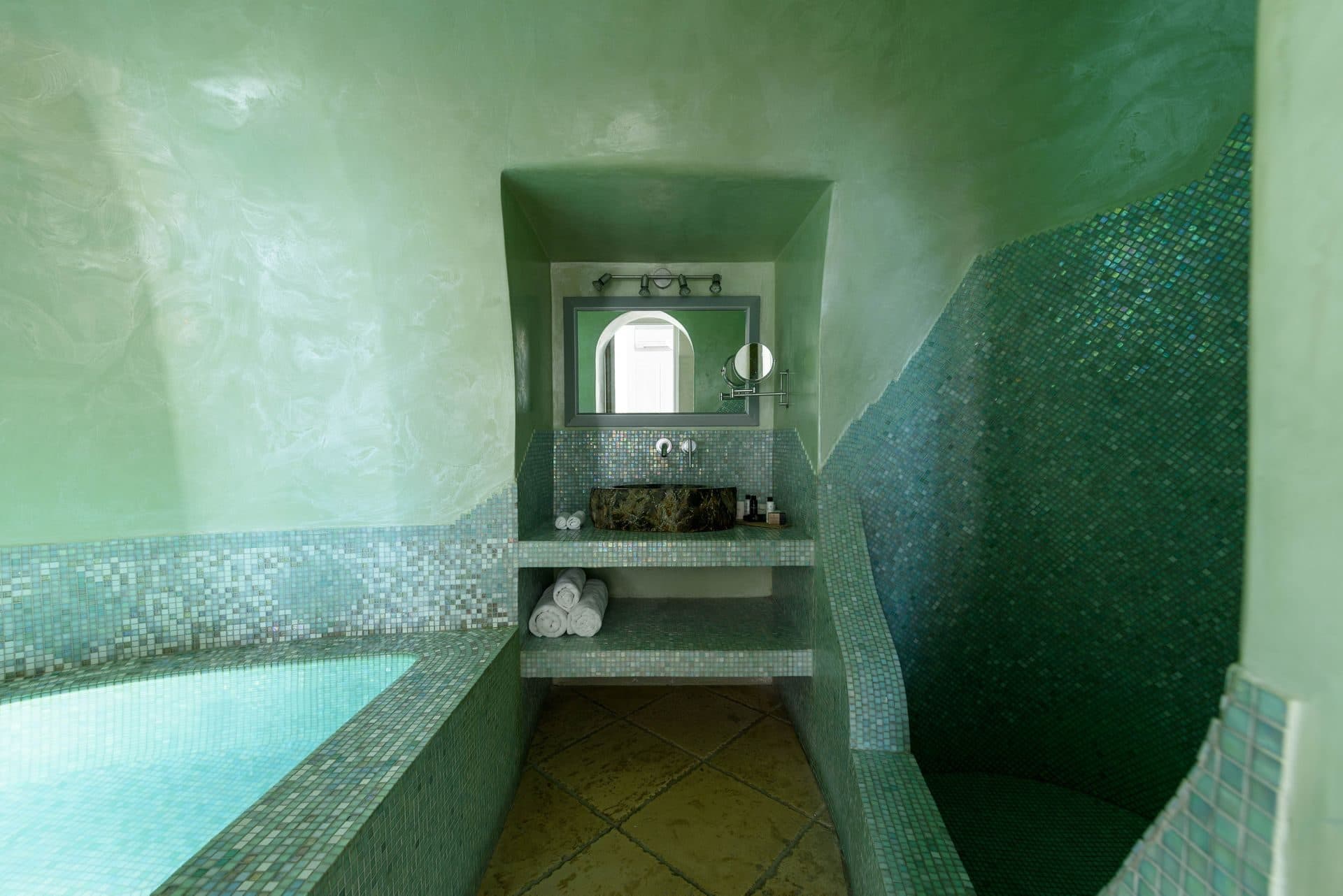 Lagoon | Indoor Jacuzzi Suite - 3