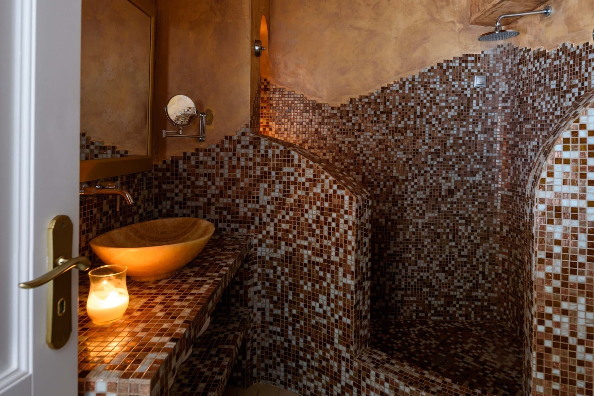 Charm | Outdoor Jacuzzi Suite - 2
