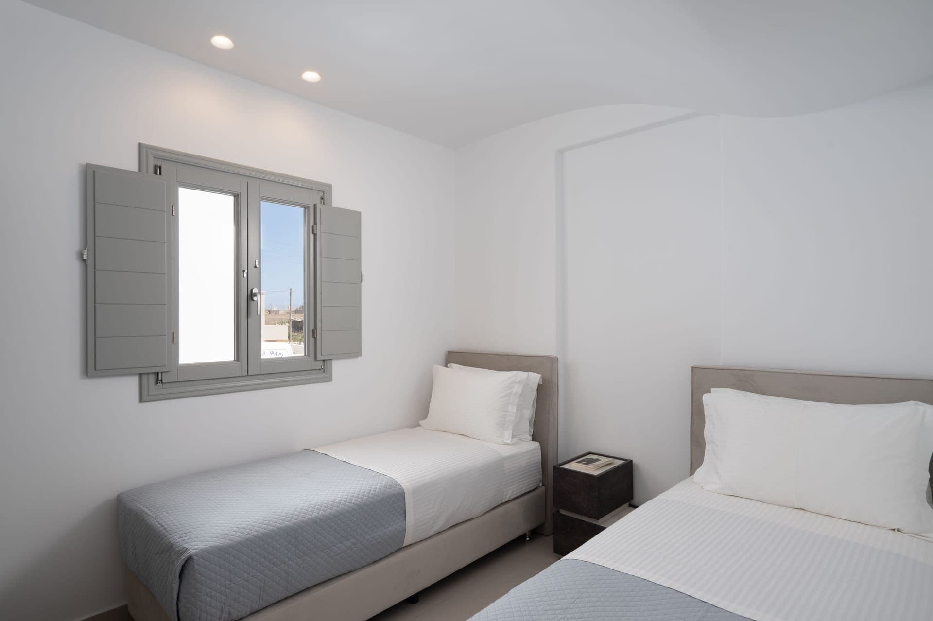 White Diamond Suite with Hot Tub - 3