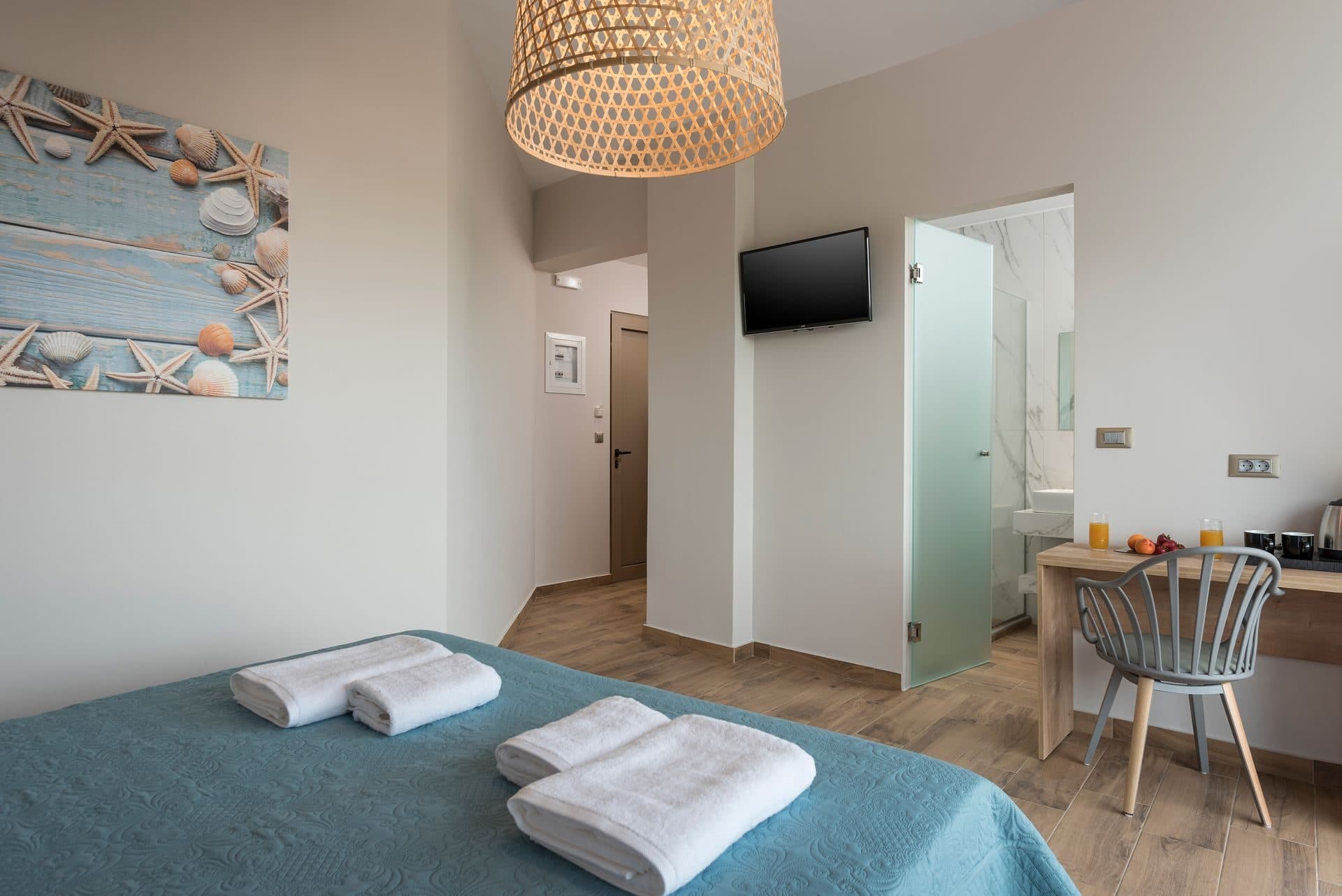 Luxury Double Room - Shared Kitchen - Side Sea View - 5