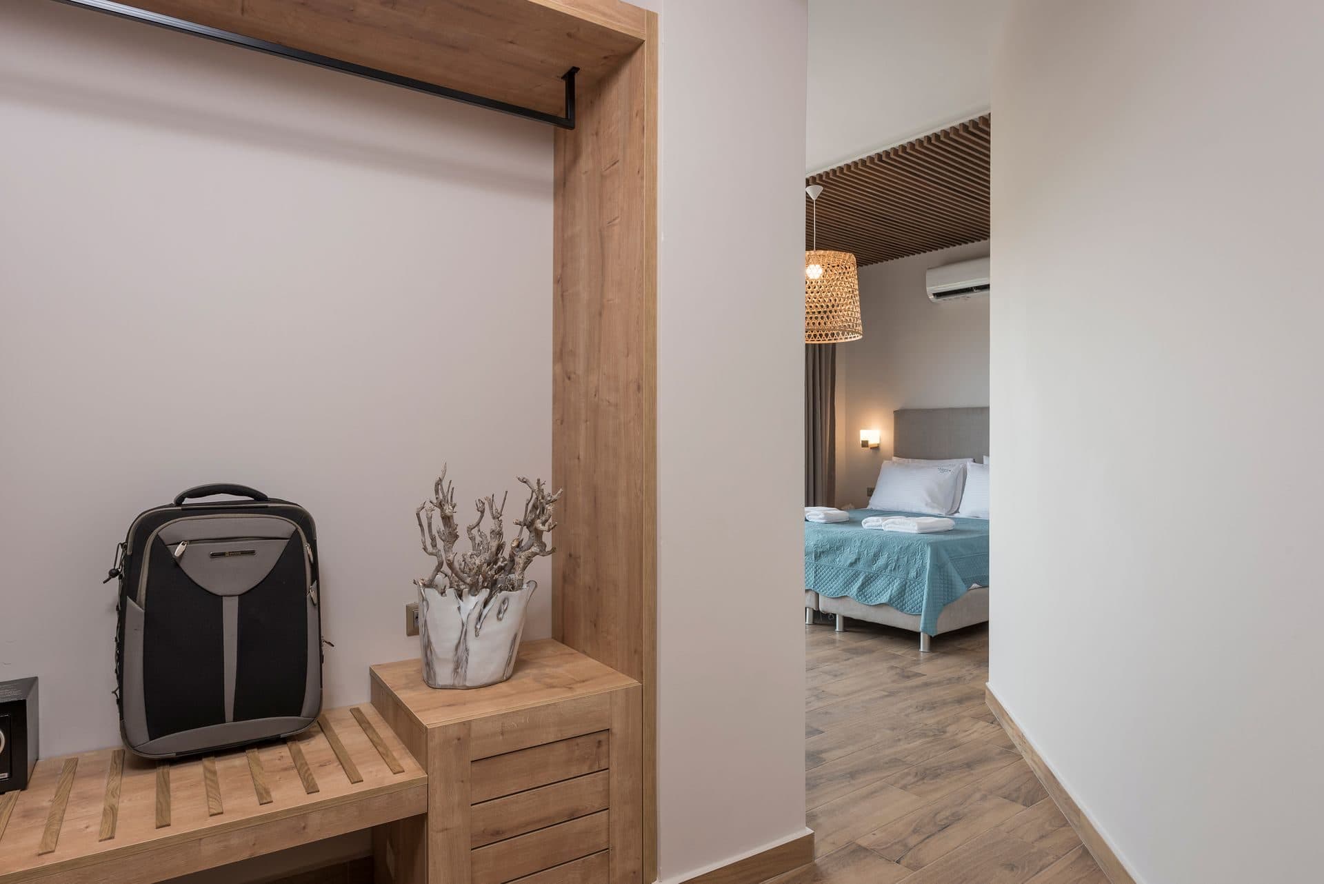 Luxury Double Room - Shared Kitchen - Side Sea View - 2
