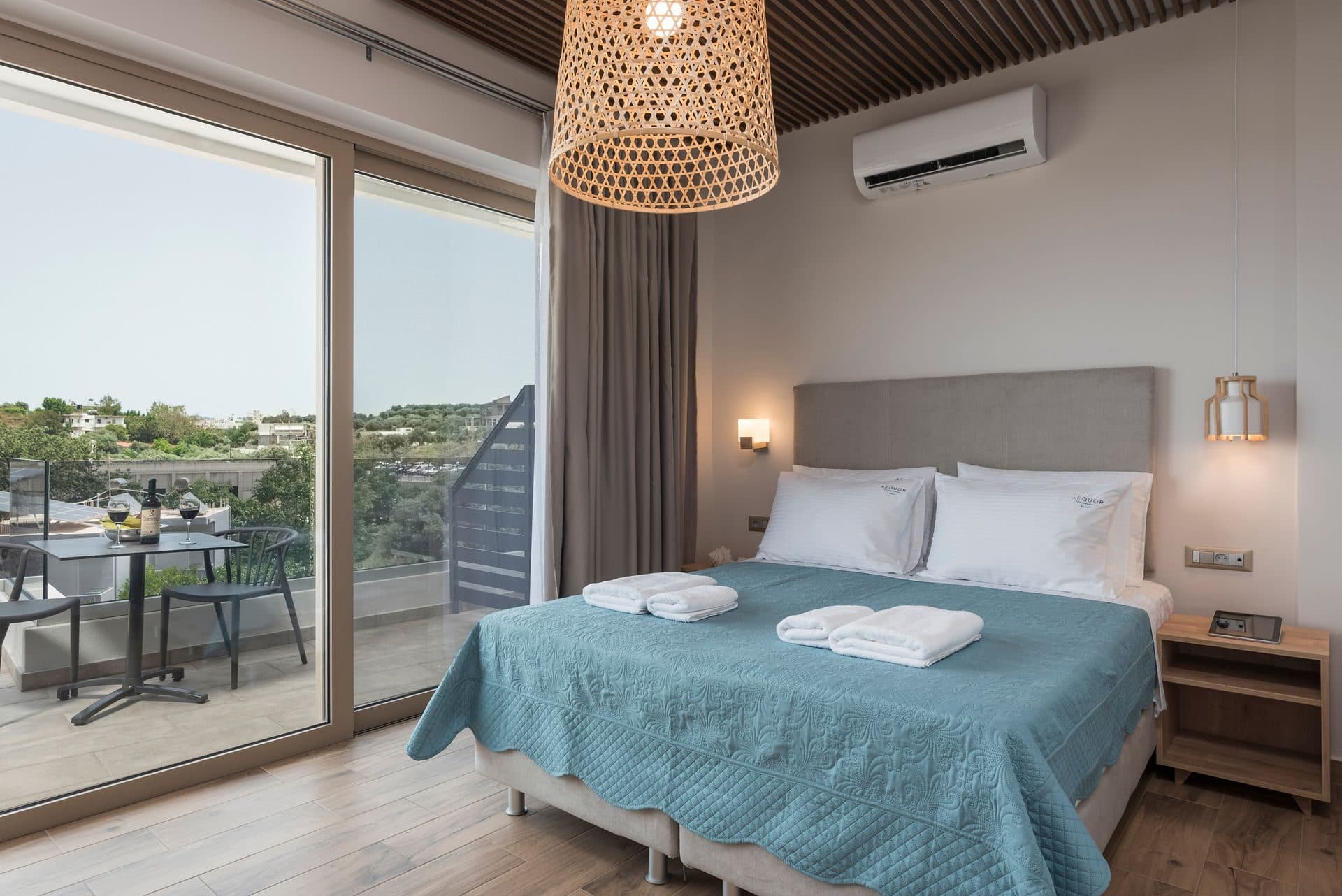 Luxury Double Room - Shared Kitchen - Side Sea View - 4