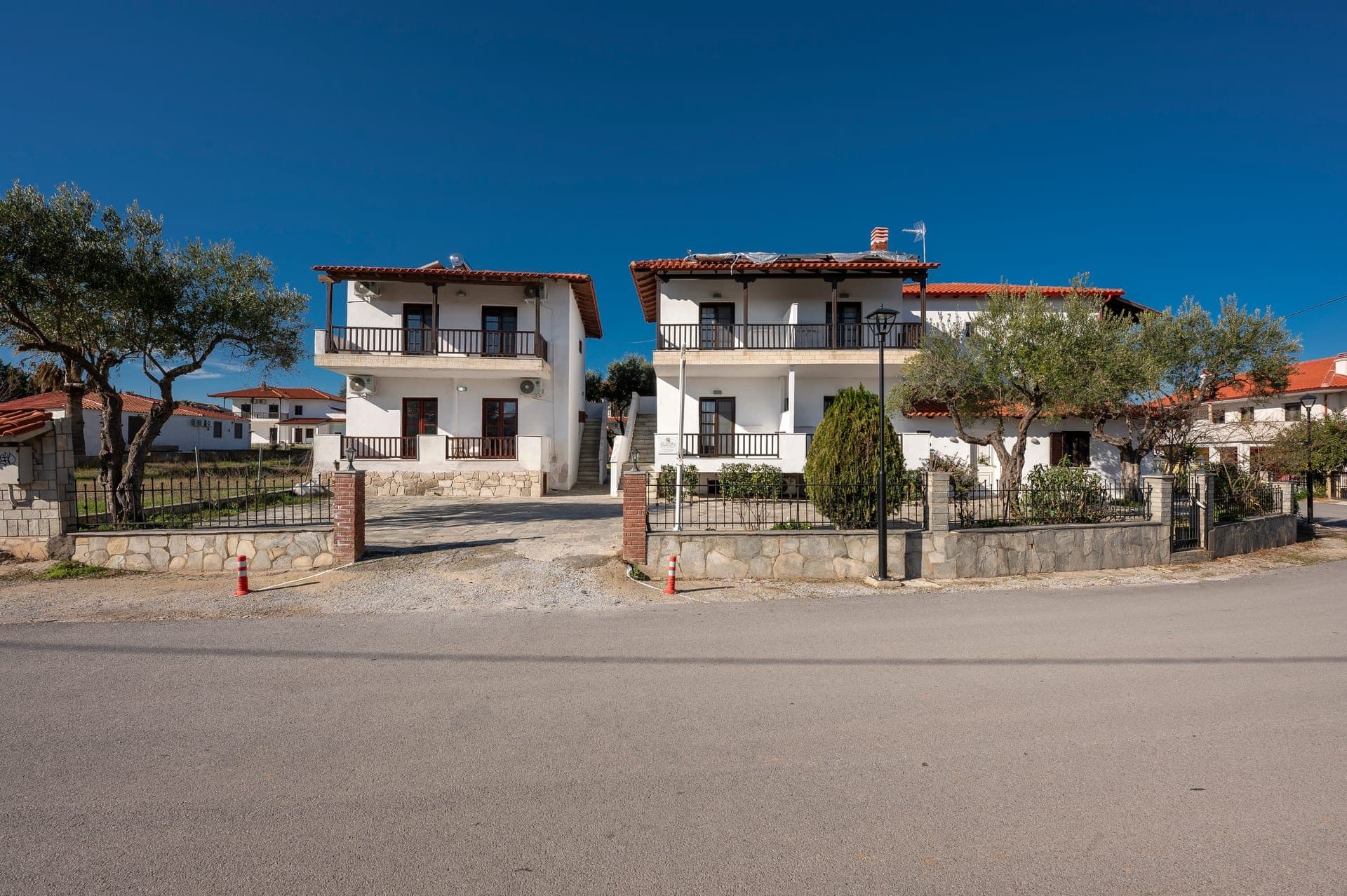 Eleon Suites & Apartments Halkidiki - 2