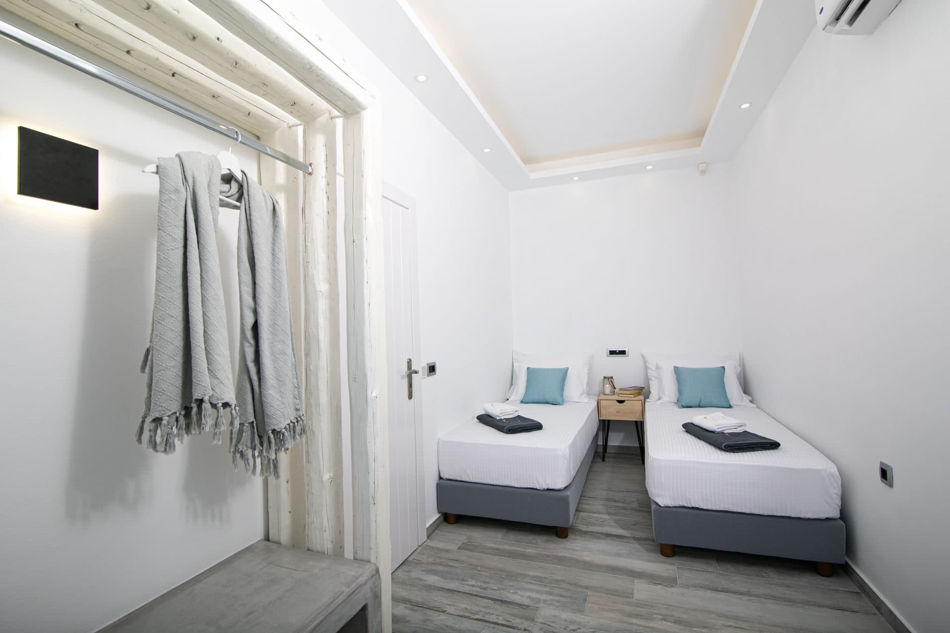 Luxury two-bedroom suite with private hot tub on the beachfront - 5