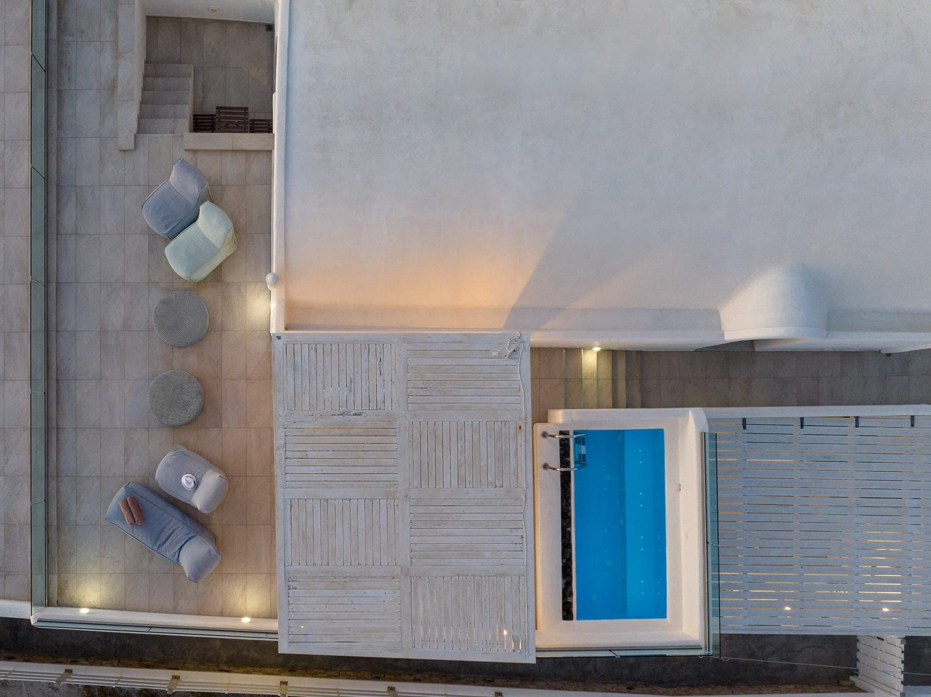 Executive Duplex Three Bedroom Villa with two hot tubs and beach front - 4