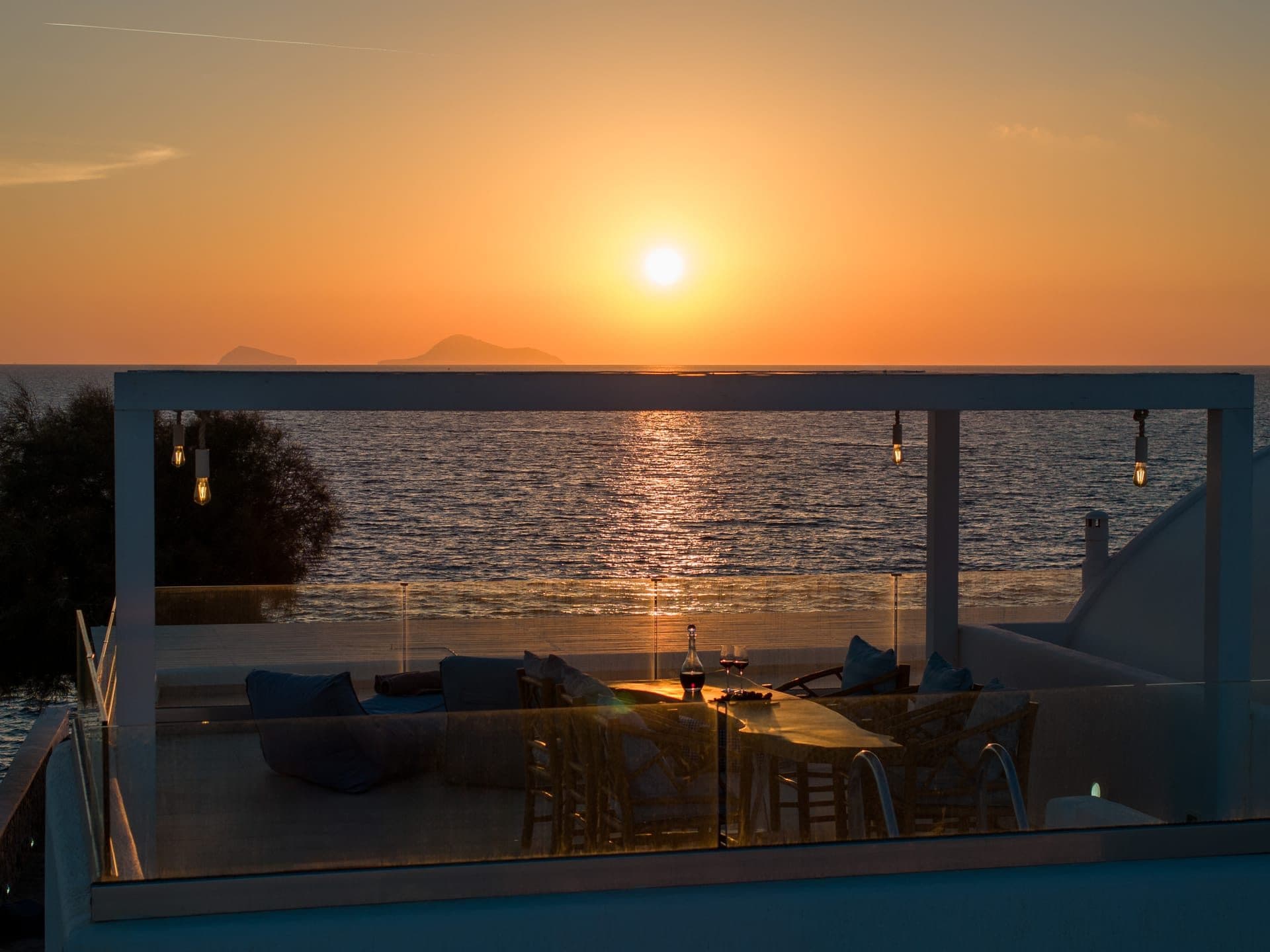 Executive Duplex Three Bedroom Villa with two hot tubs and beach front - 2