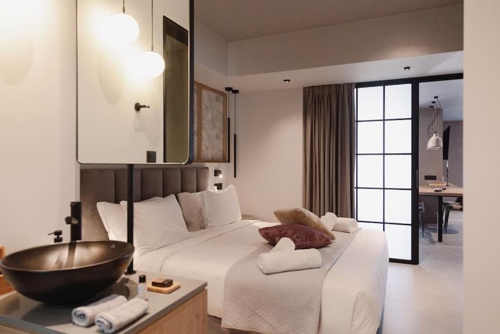 Orama Luxury Suite with private pool - 2