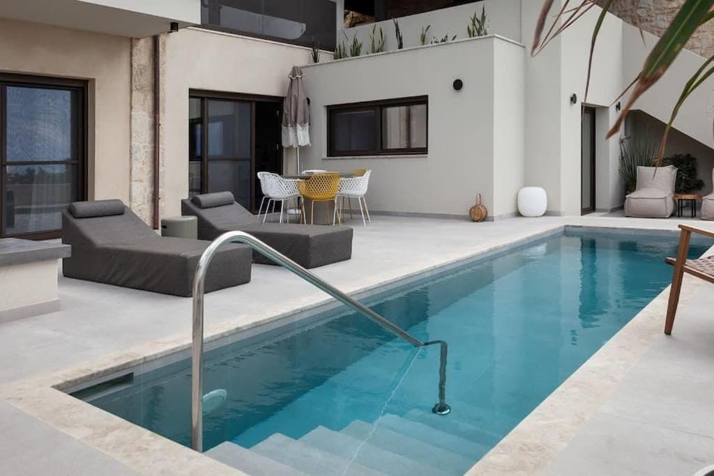 Orama Luxury Suite with private pool - 3