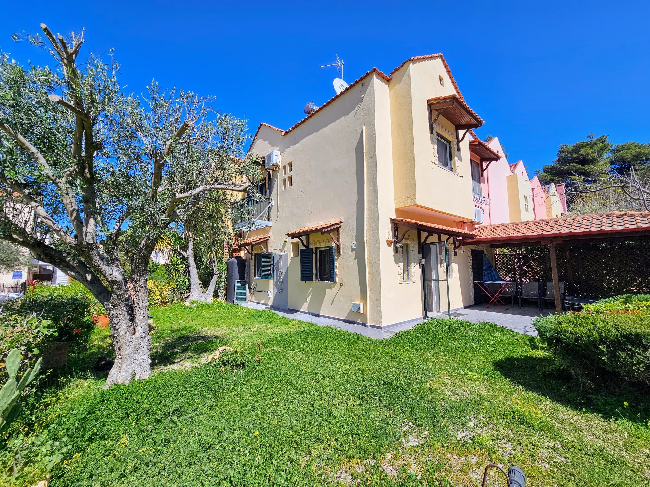 Pefkohori 4 Bedroom Villa with BBQ, Garden and Parking near the Beach
