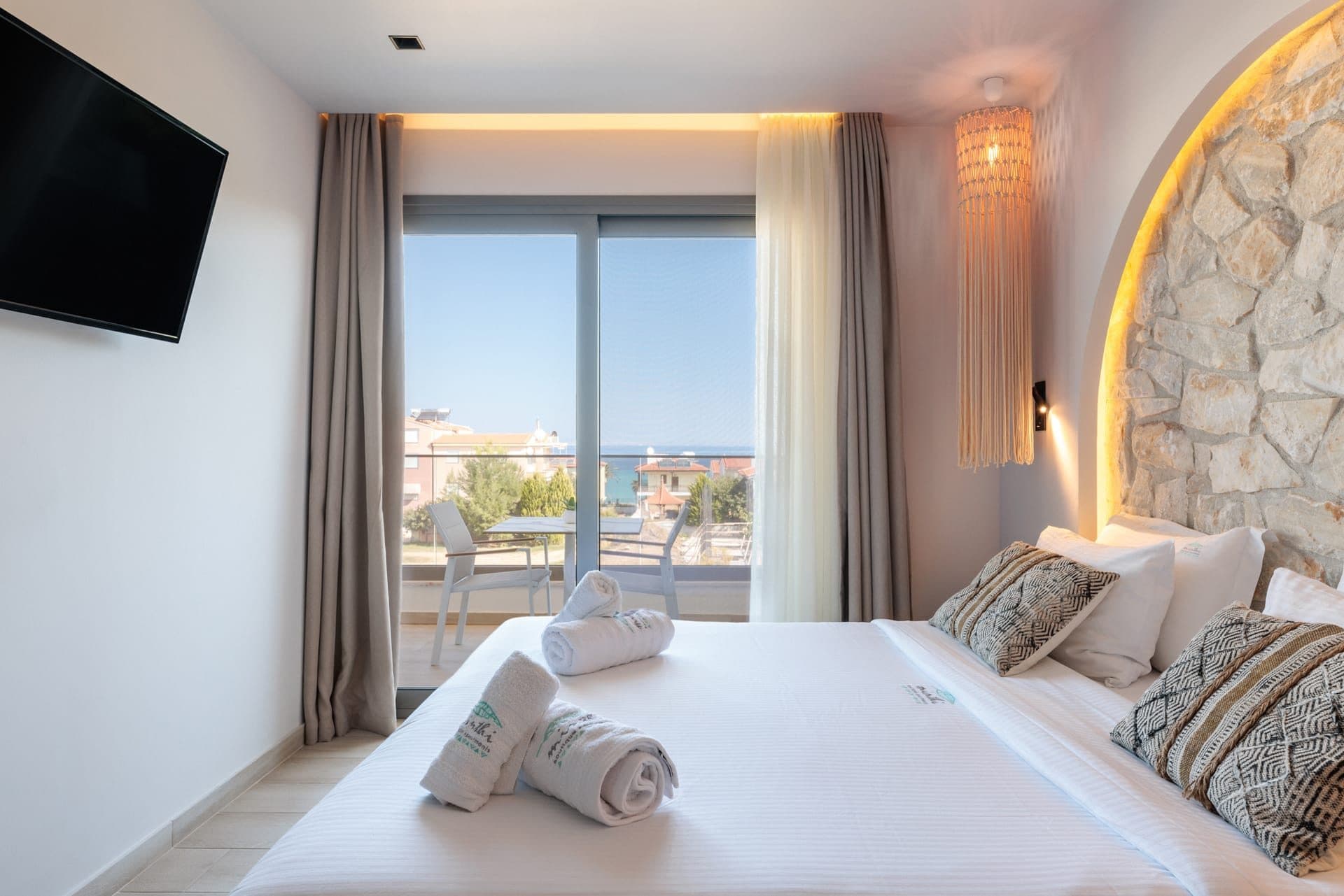 Double Room Polychrono