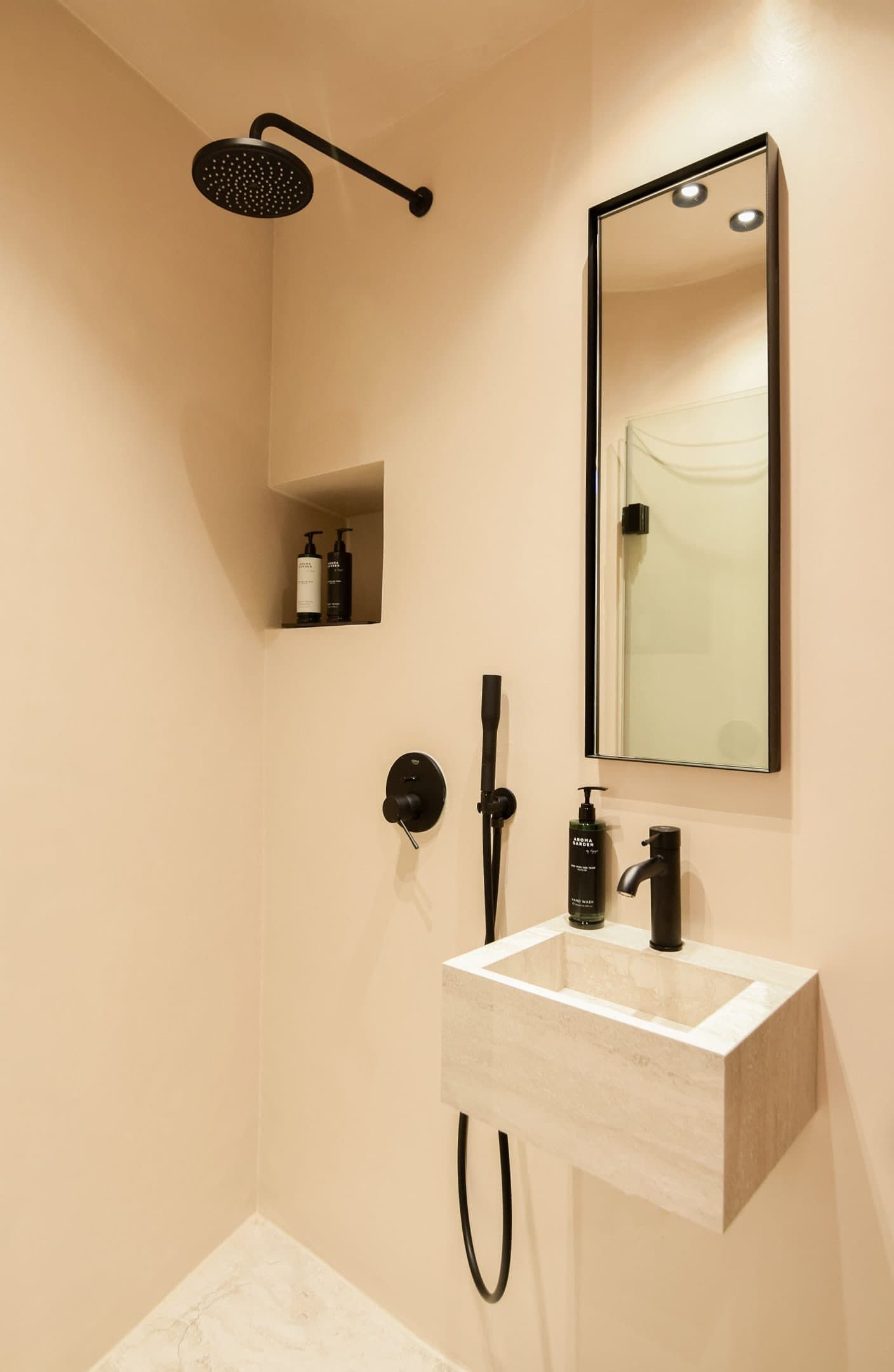 Lovers' Nest with Indoor Tub - 4