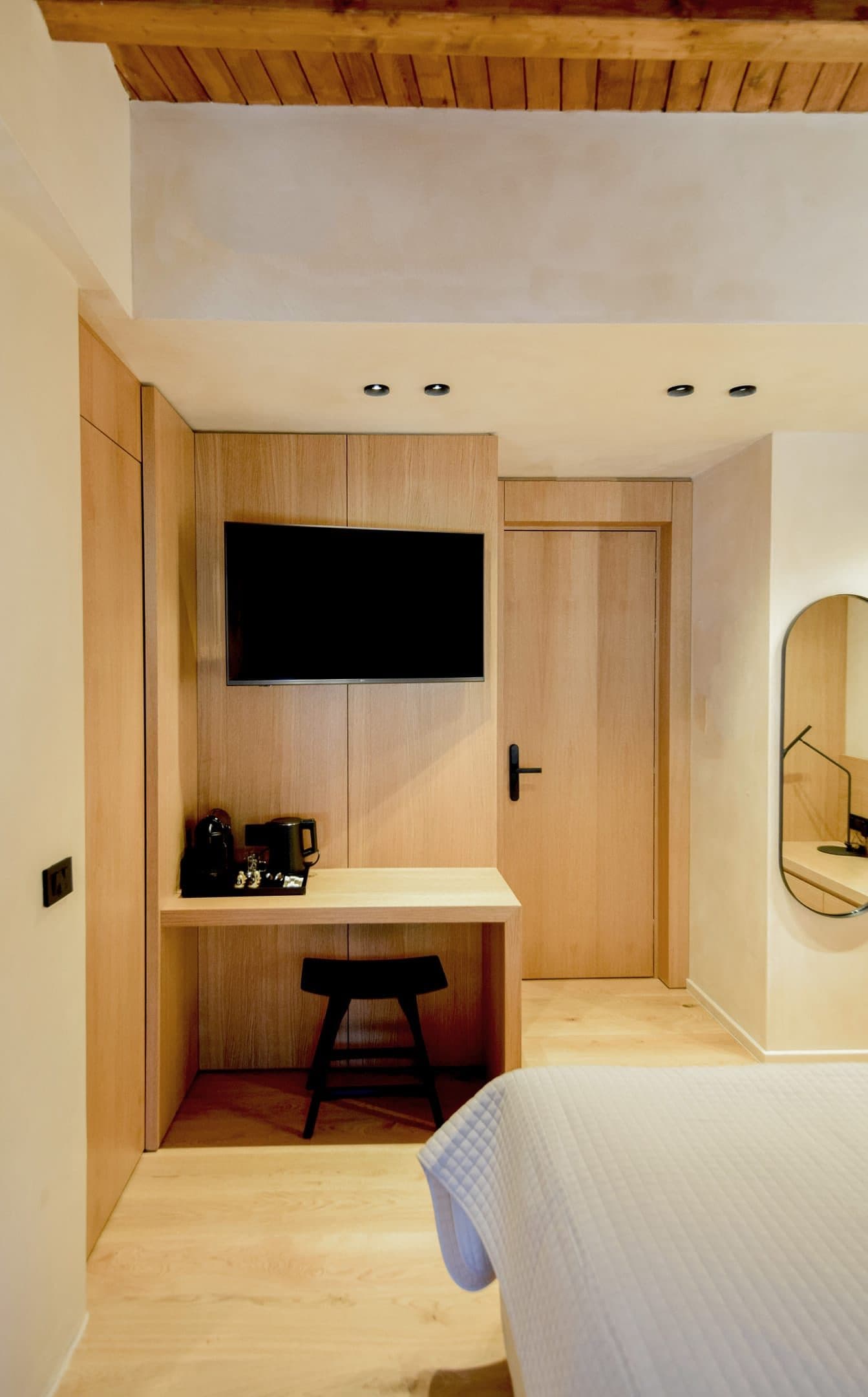 Lovers' Nest with Indoor Tub - 3