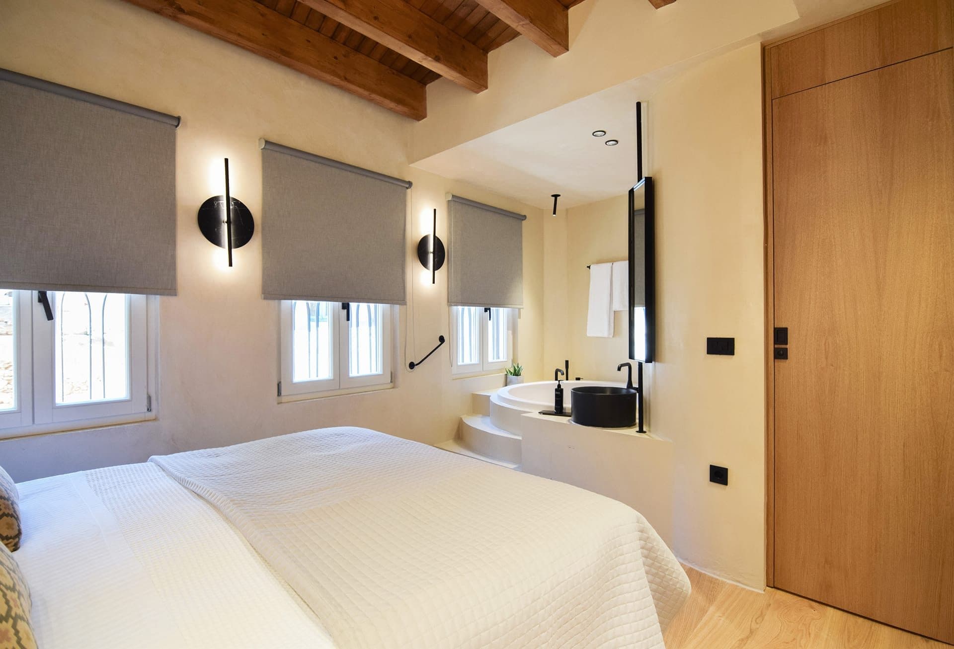 Lovers' Nest with Indoor Tub - 2