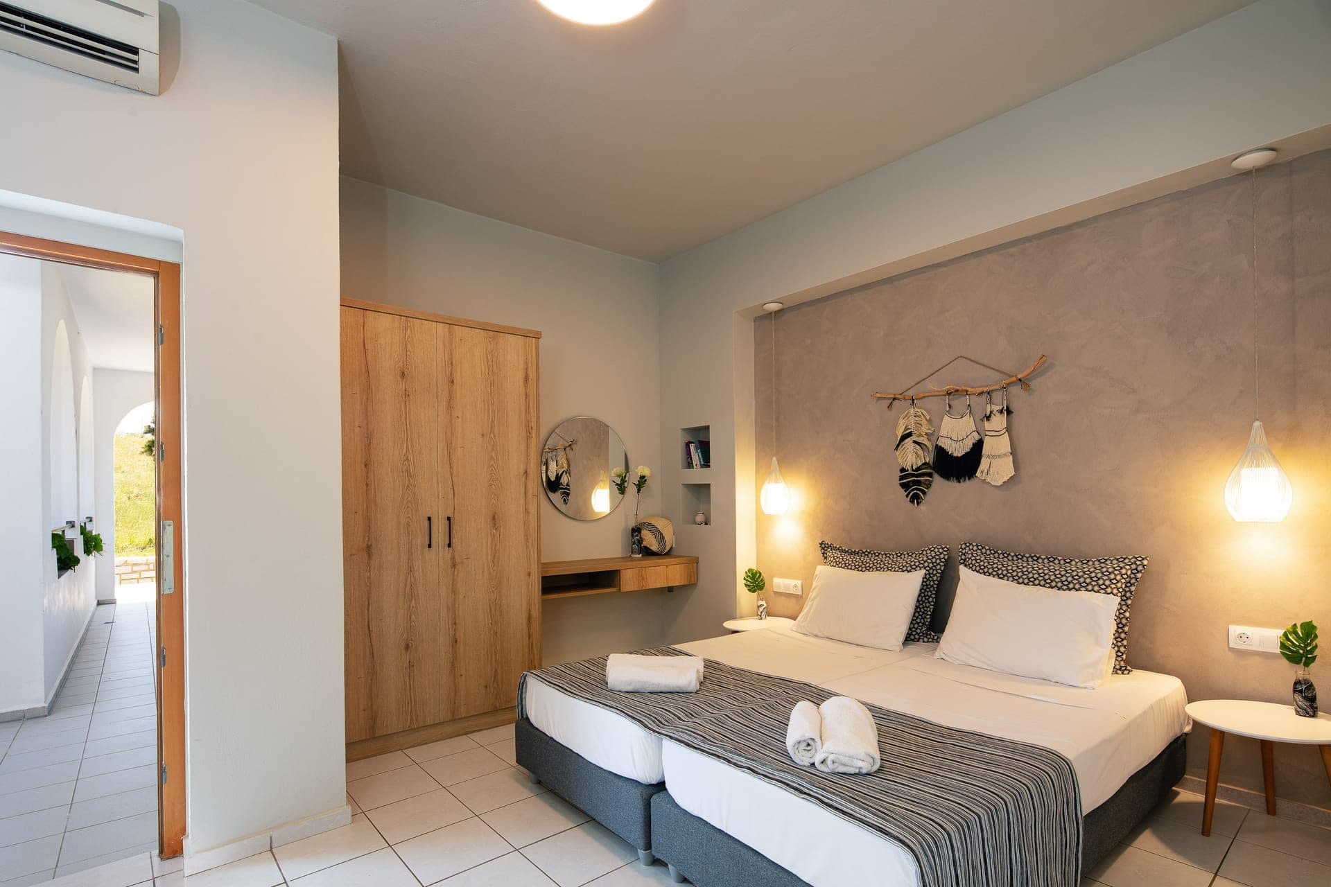 One-Bedroom Apartment | Sea View - 5