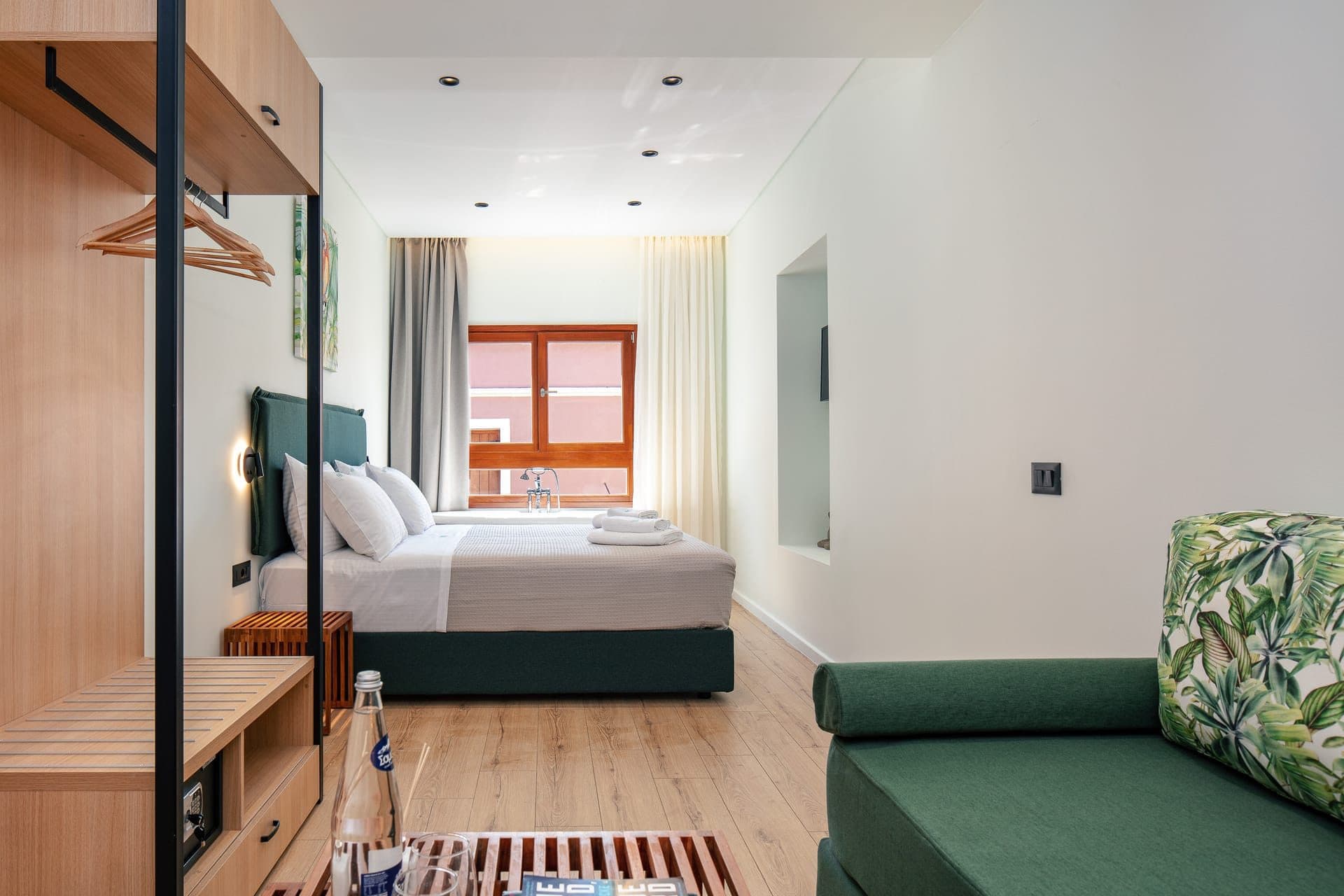 Premium Studio with Old Town View & Open-Plan Bathtub - 5