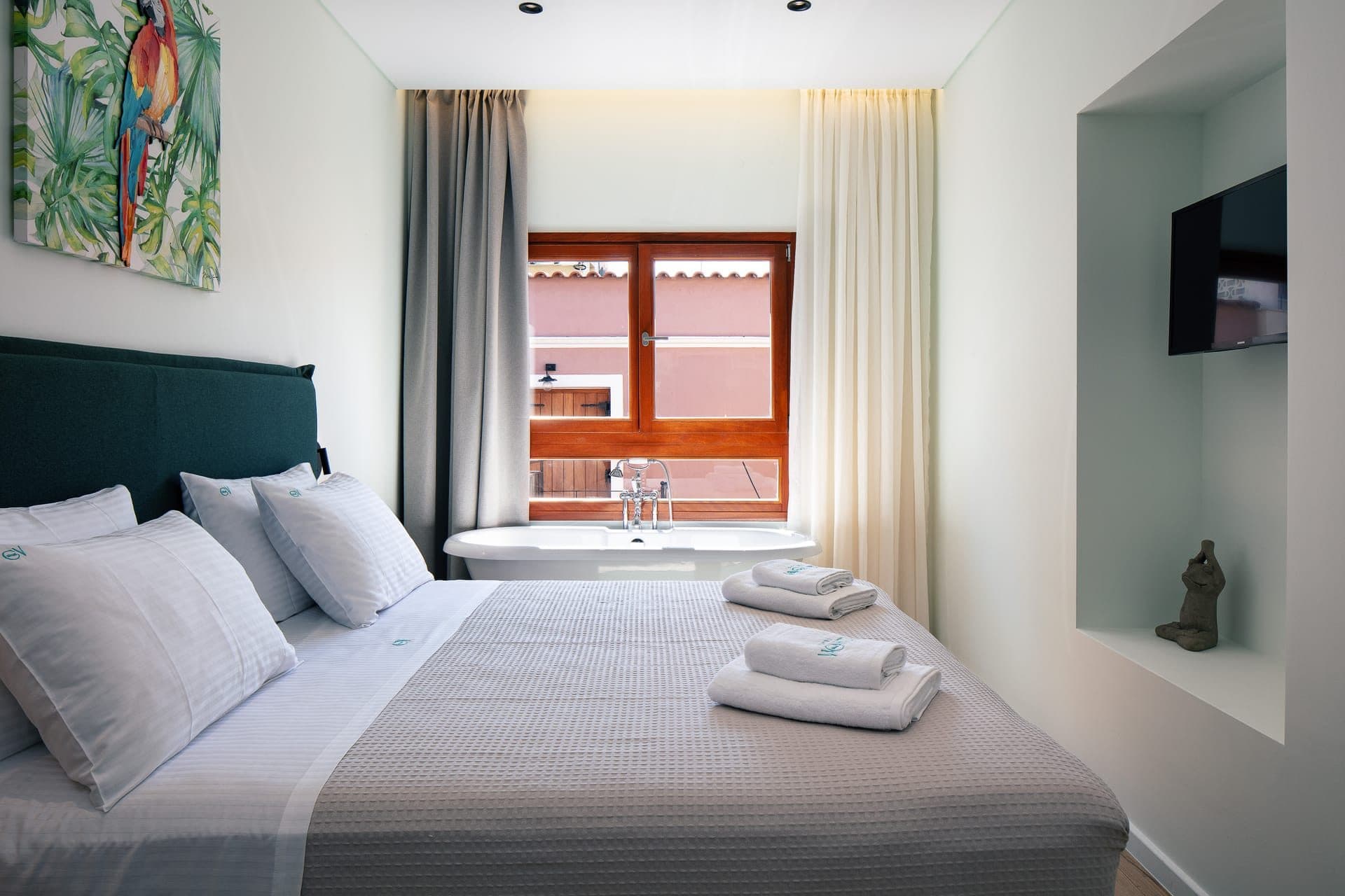Premium Studio with Old Town View & Open-Plan Bathtub - 2