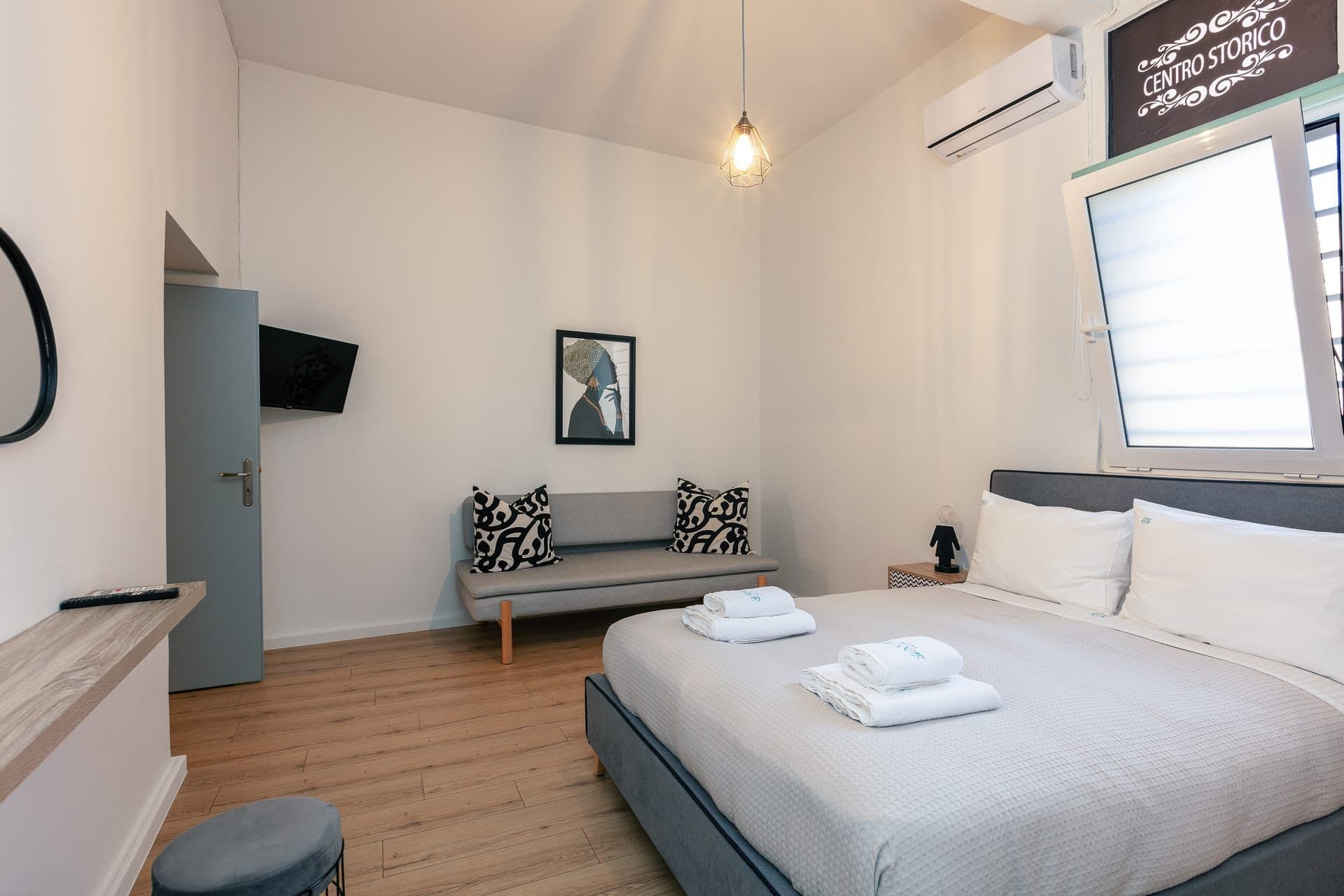 Superior Two Bedroom Apartment with Old Town View - 5