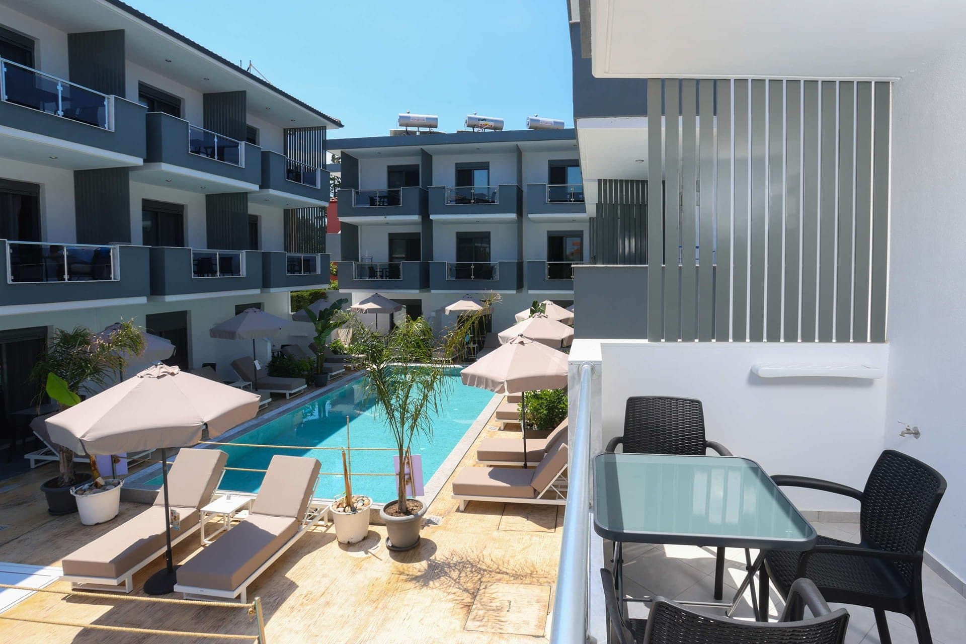 Family Apartment Pool View - 5