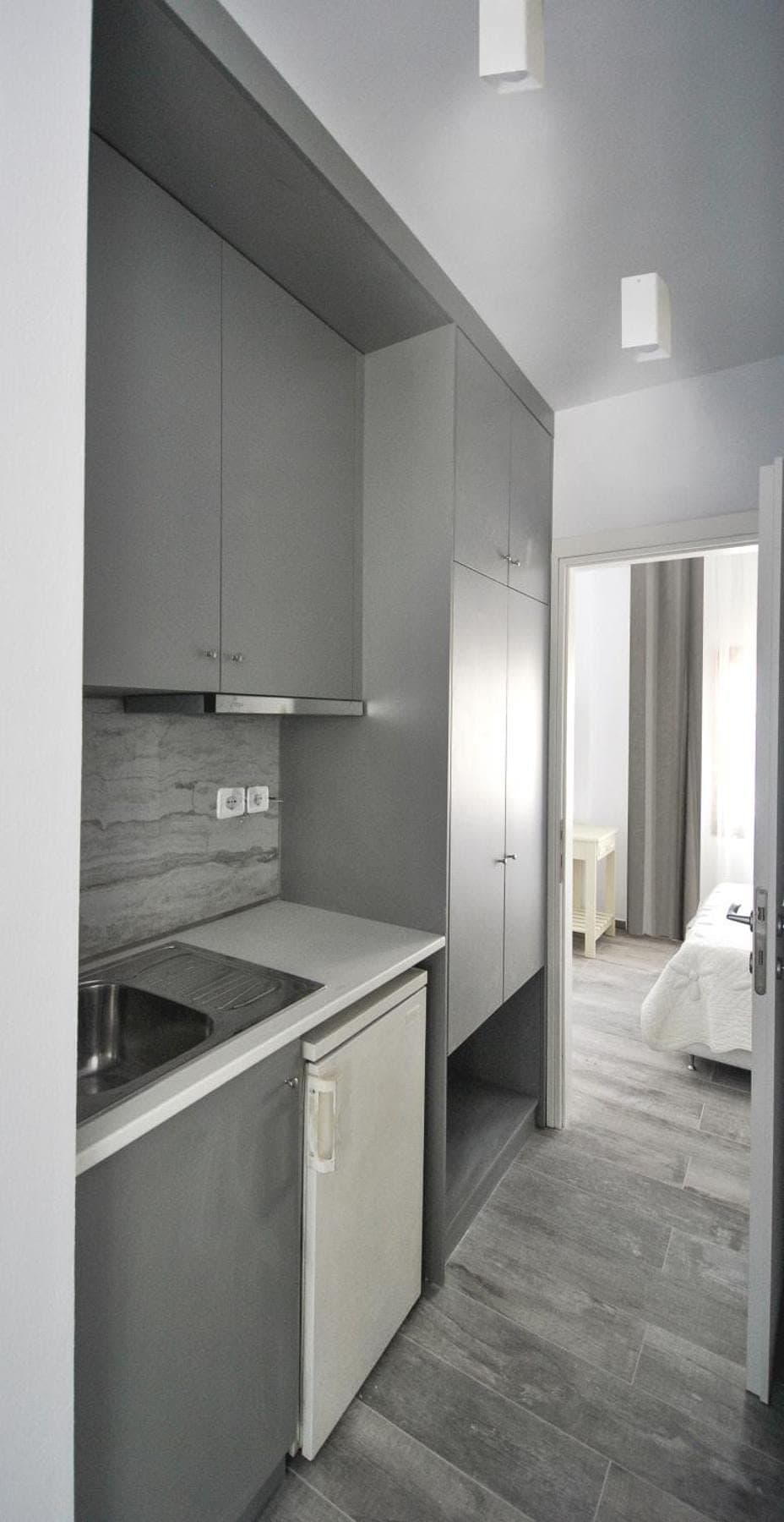 Deluxe Ground Floor Apartment - 2