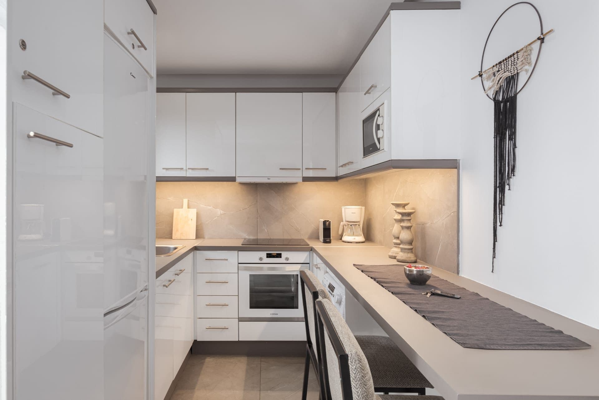 Acropolis Stylish Condo - 4