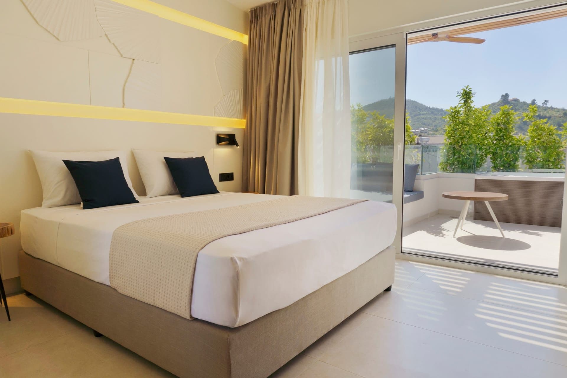Comfort Suite with Jacuzzi - 3