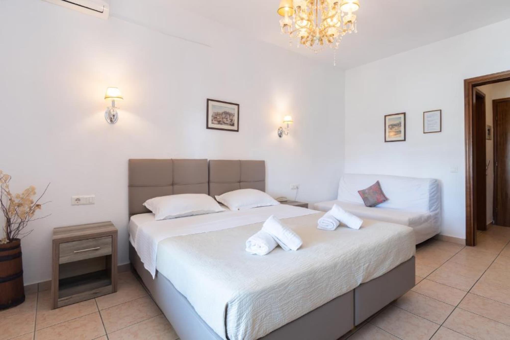 26-Room Hotel for Sale in Sithonia, Halkidiki - 1,265 m² - 3