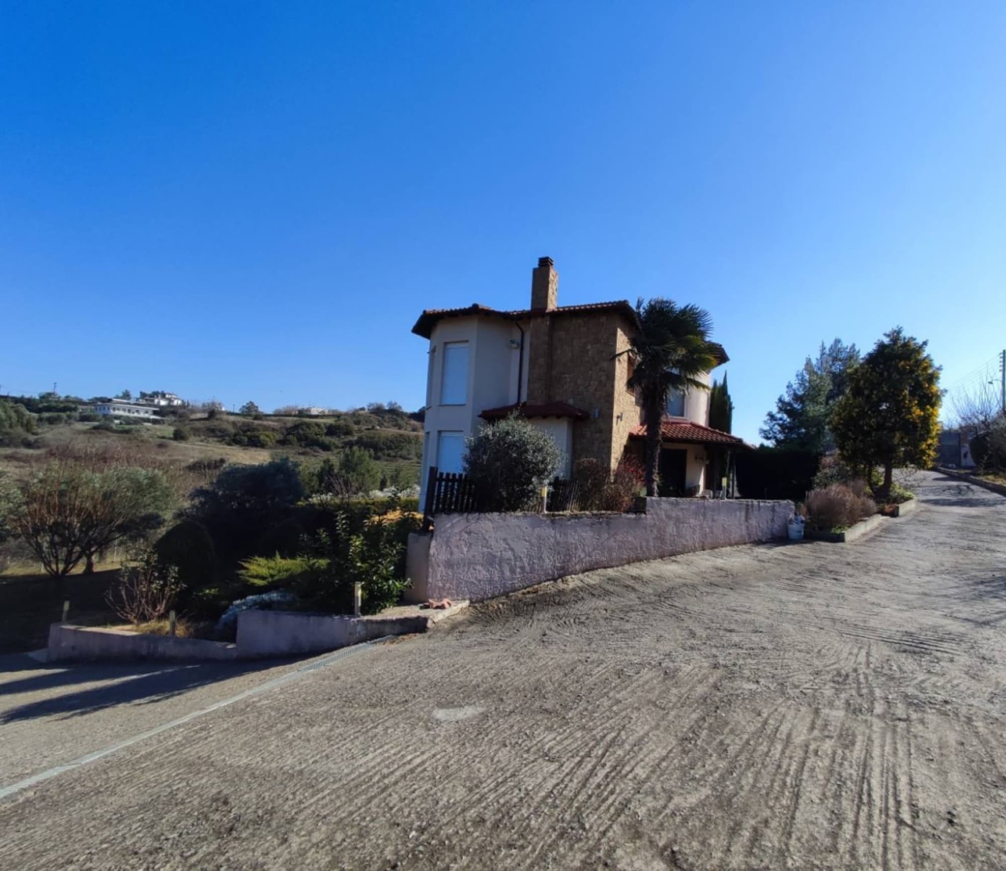 380 m² Four-Bedroom Villa for Sale in Trilofo - 3