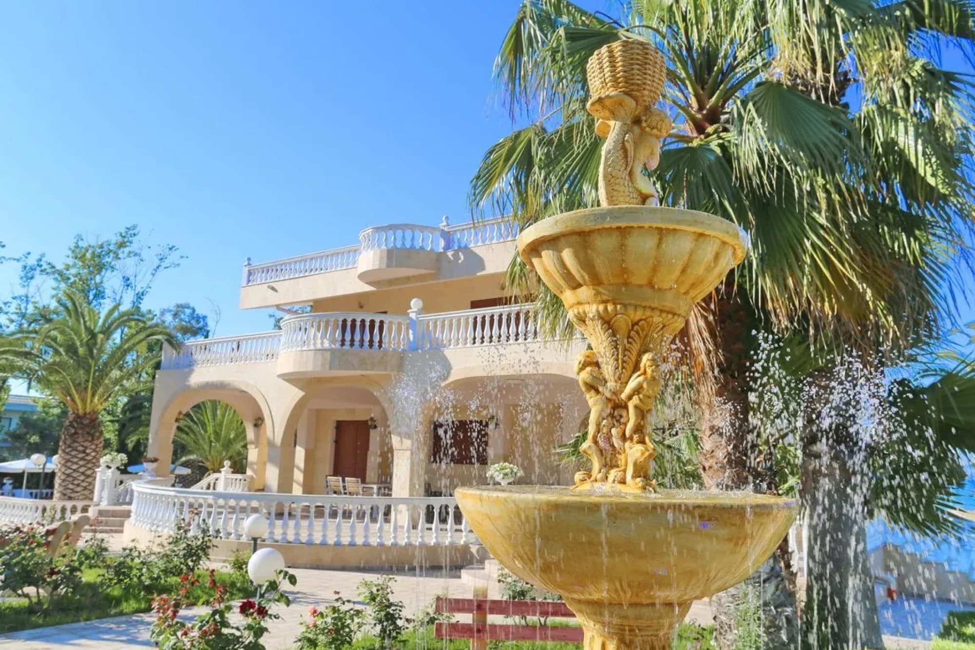 350 m² Five-Bedroom Villa for Sale in Chaniotis, Halkidiki - 4