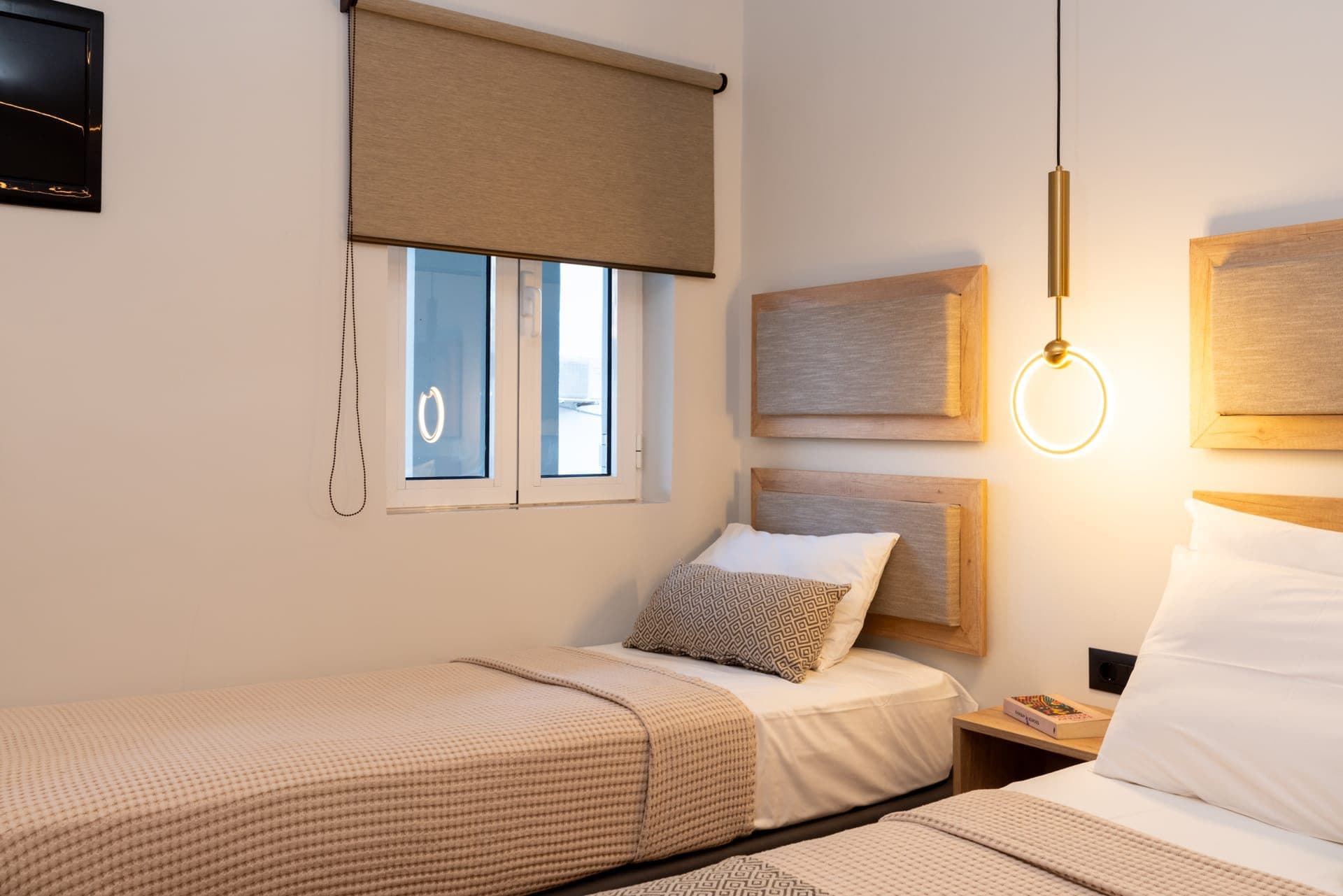 Standard Triple Room with Half Sea View - 2