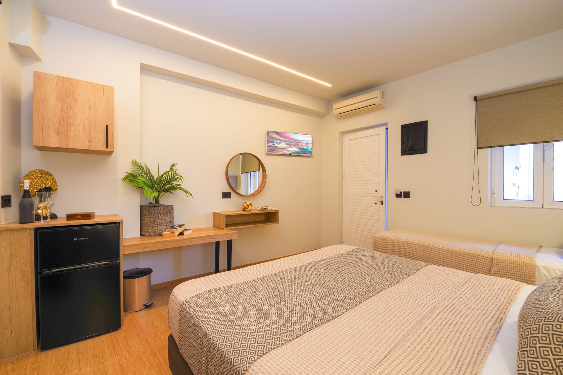 Standard Triple Room with Half Sea View - 4