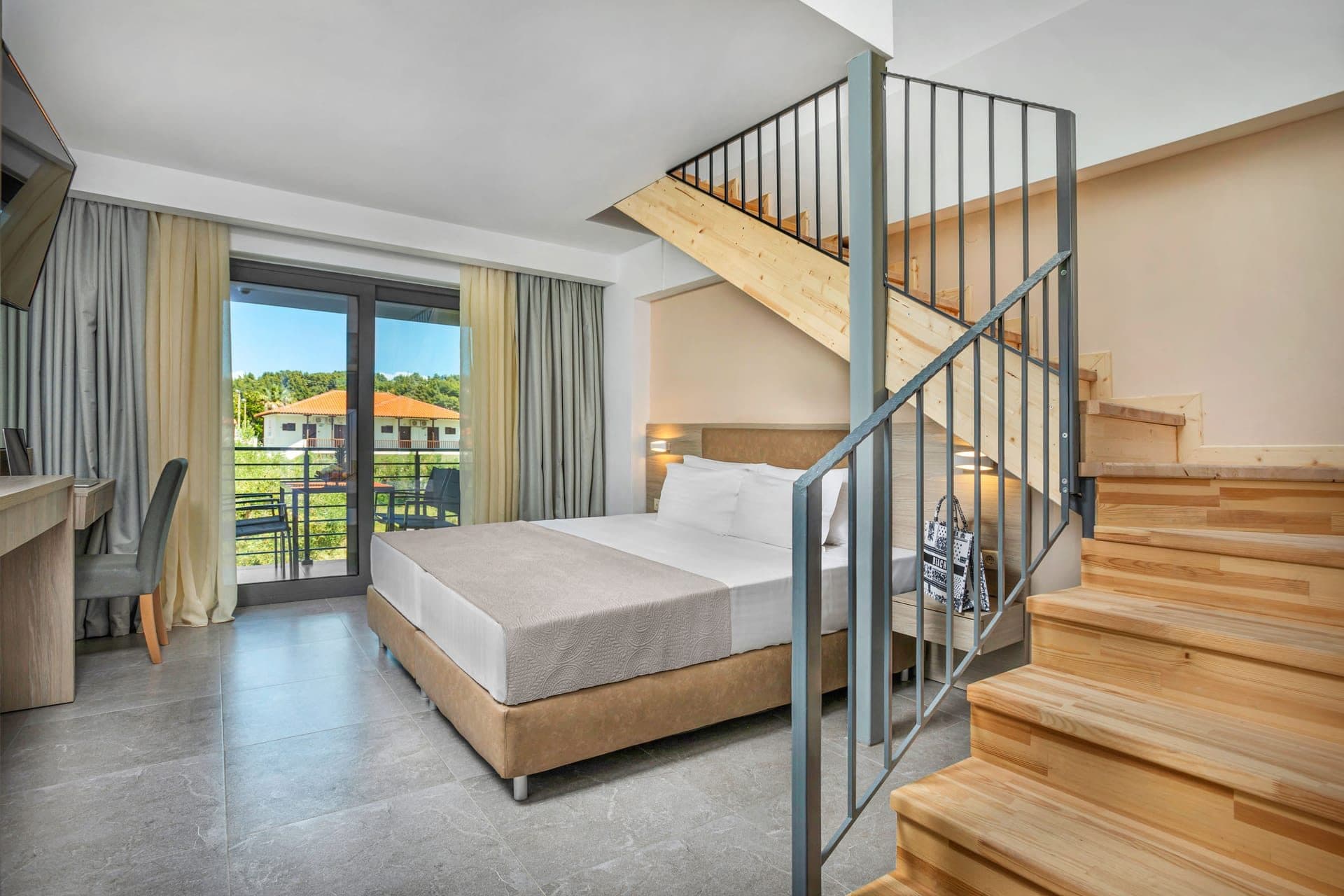 Junior Suite-Attic Garden View