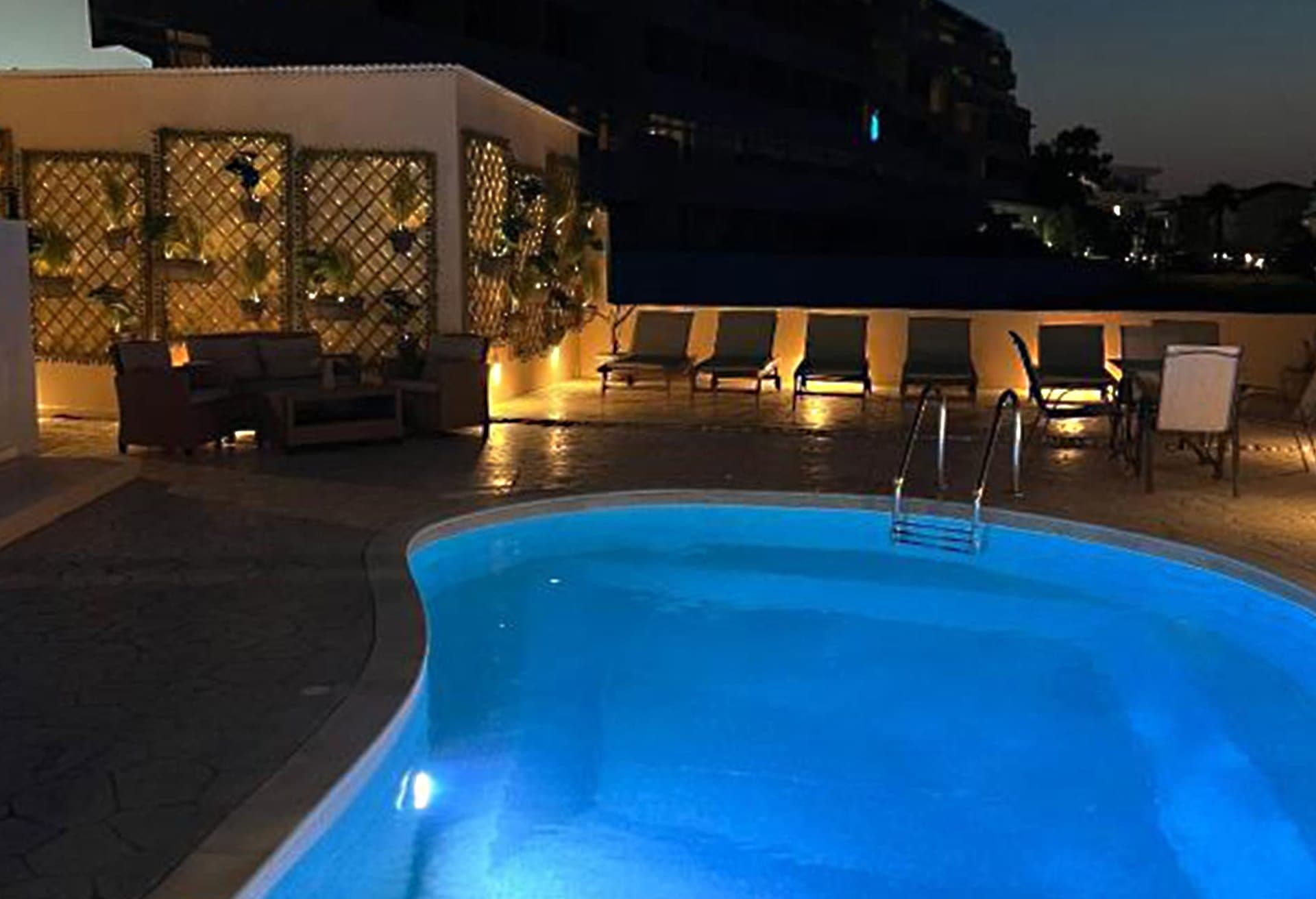 White & Blue Luxury Suite - 3