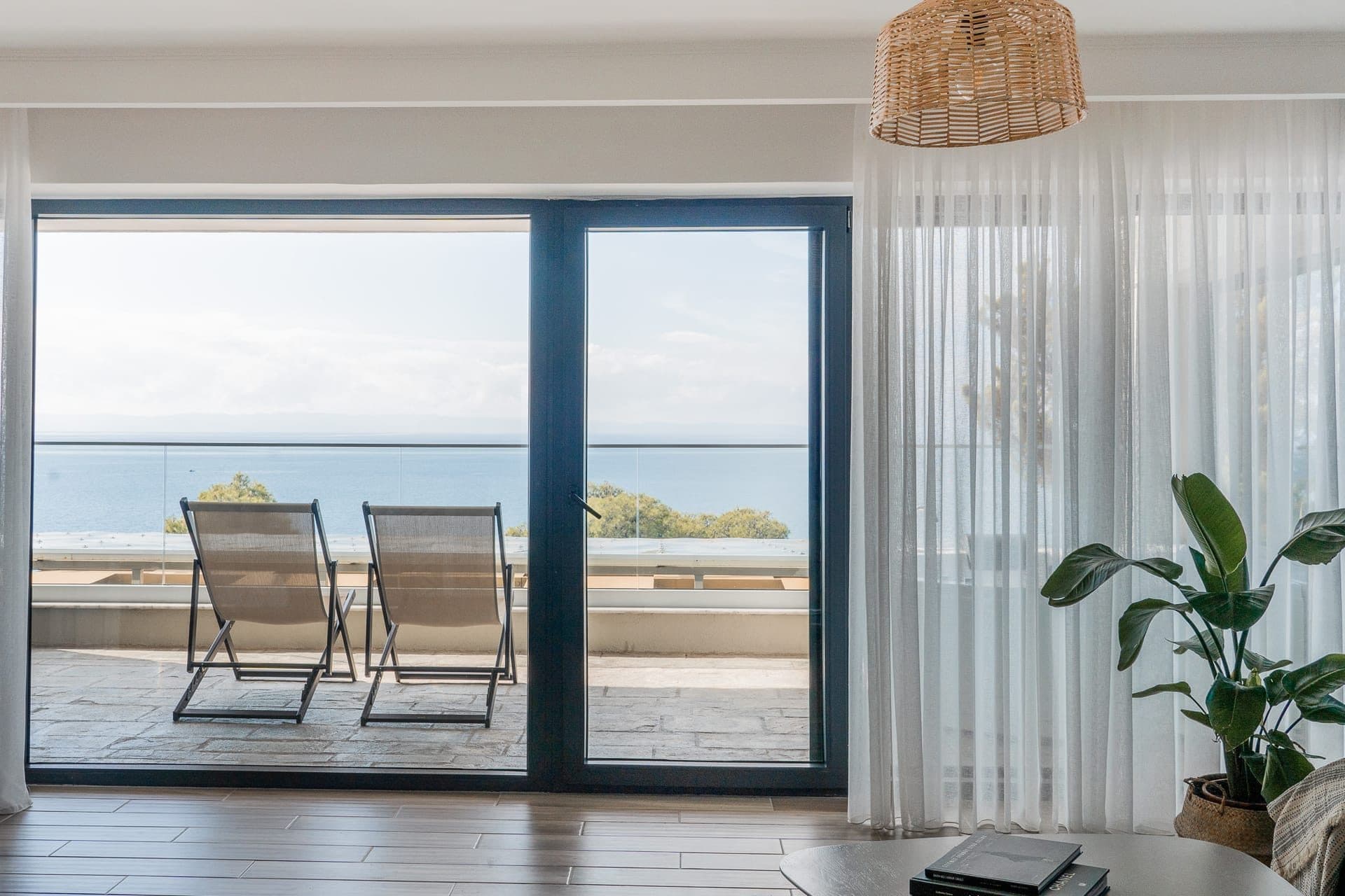 Deluxe Suite with Sea View and Jacuzzi - 4